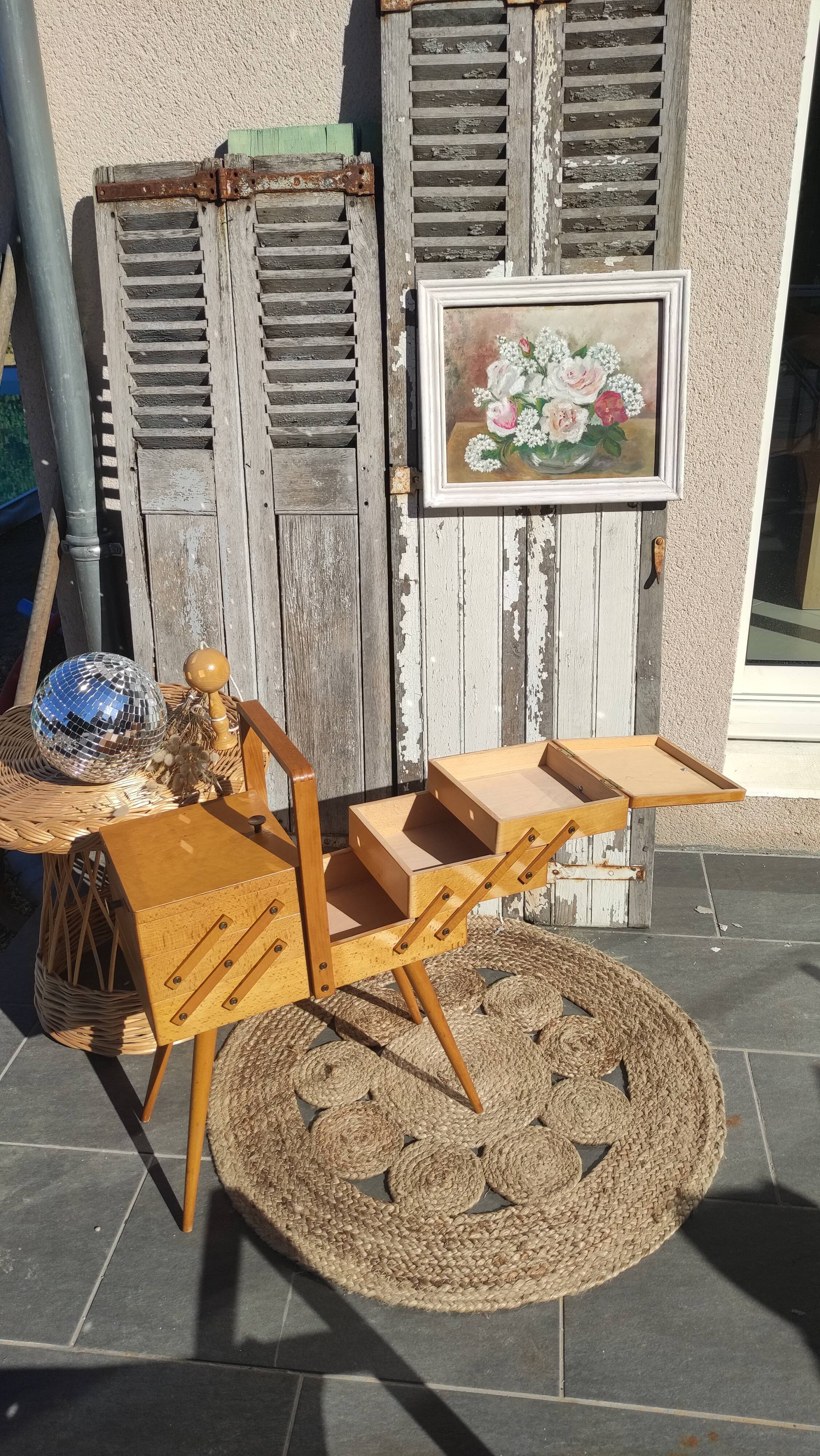 Vintage worker compass feet from the 50s