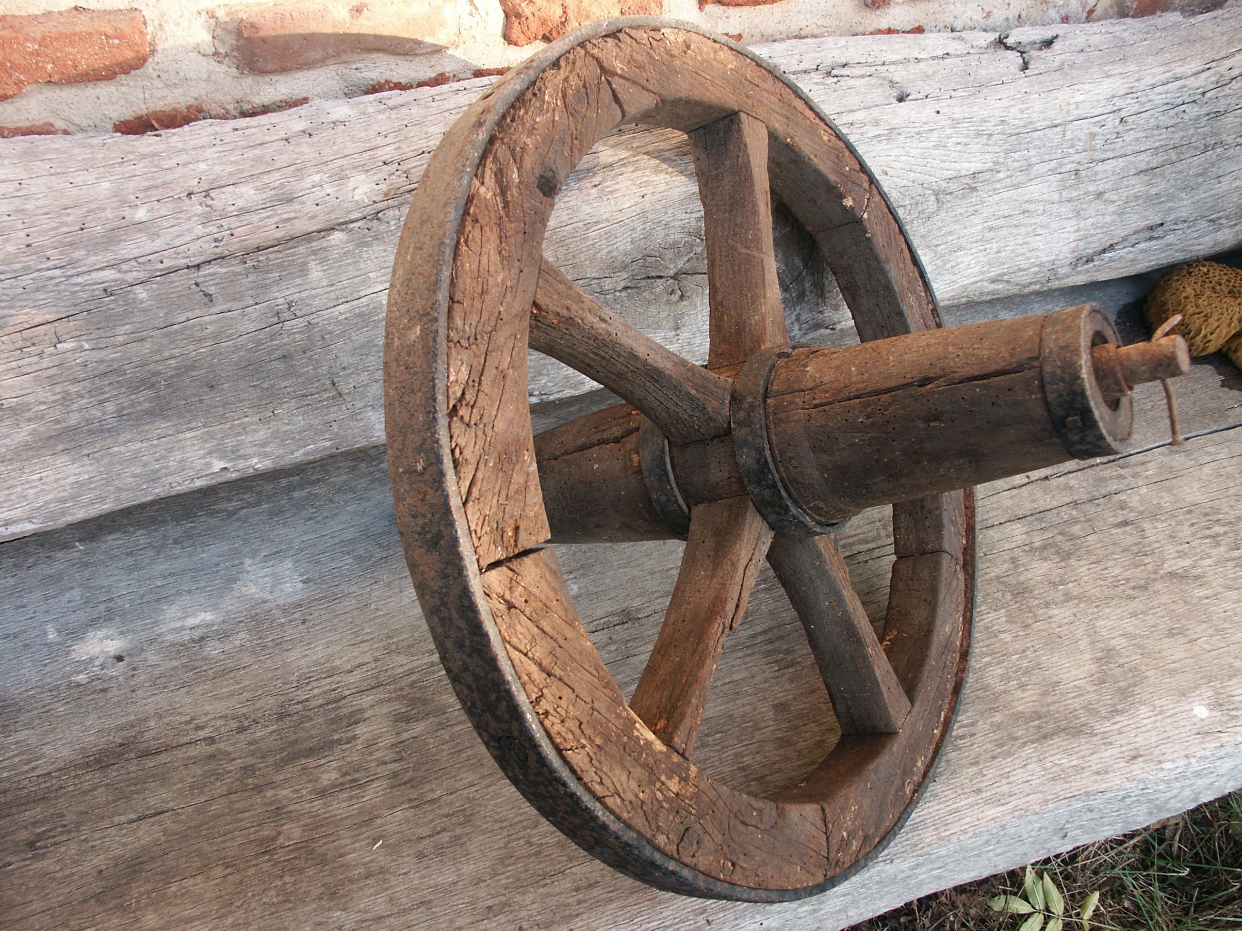 Roue de brouette ancienne