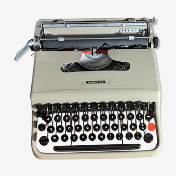 Machine à écrire Olivetti Lettera 22