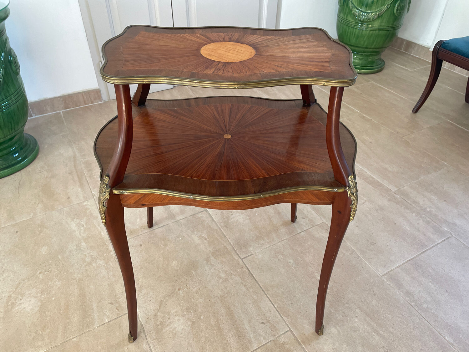 Guéridon table à thé style Louis XV