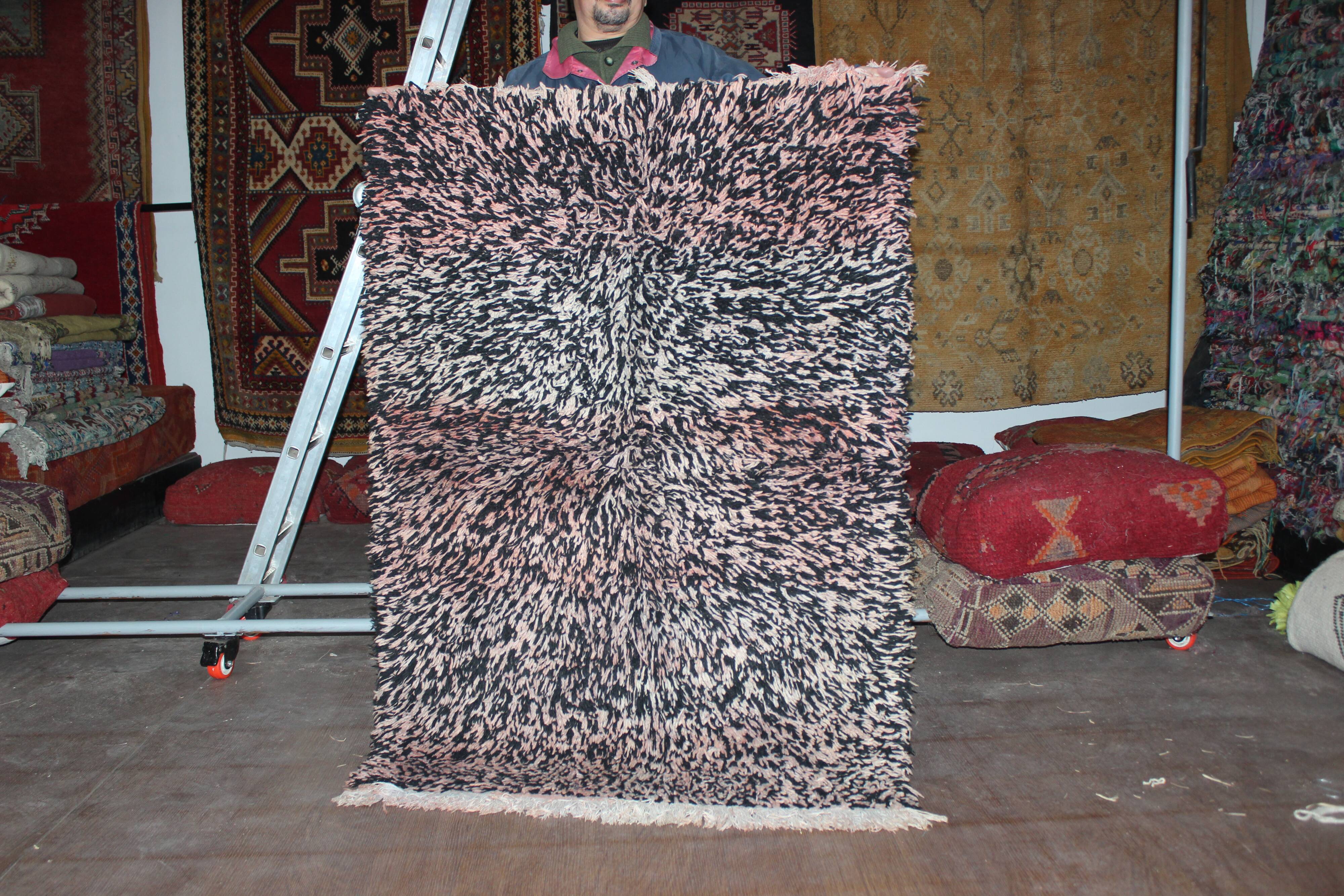 THE contemporary carpet 103x140cm