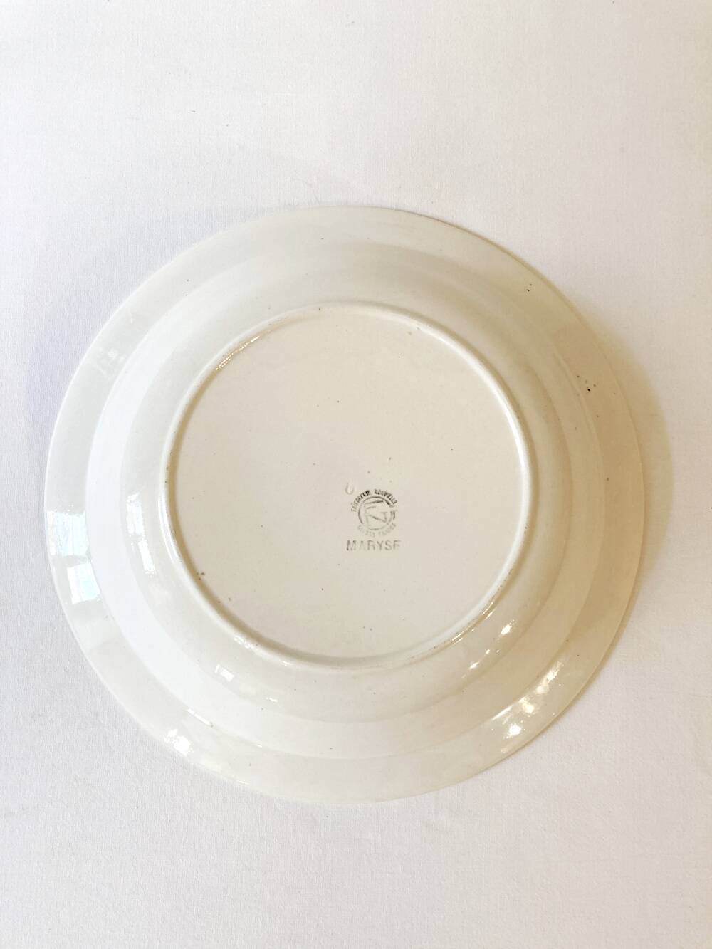 Large round dish from the Faïencerie Nouvelle de Givors, "Maryse" model