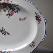 Service plate Bernardaud Limoges porcelain with floral decoration from the 1920s to 1950s.