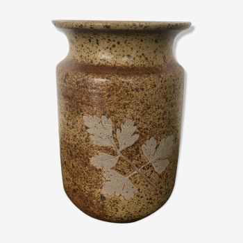 Enamelled sandstone vase decoration foliage