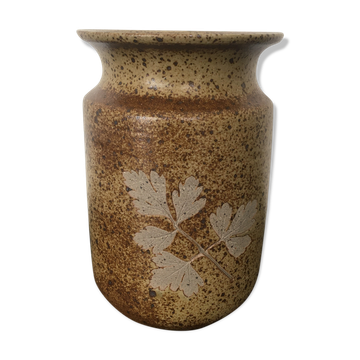 Enamelled sandstone vase decoration foliage