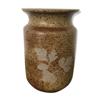 Enamelled sandstone vase decoration foliage