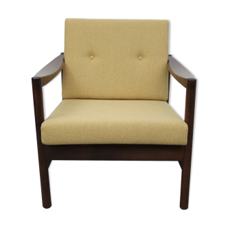 Fauteuil noyer en jaune années 1960