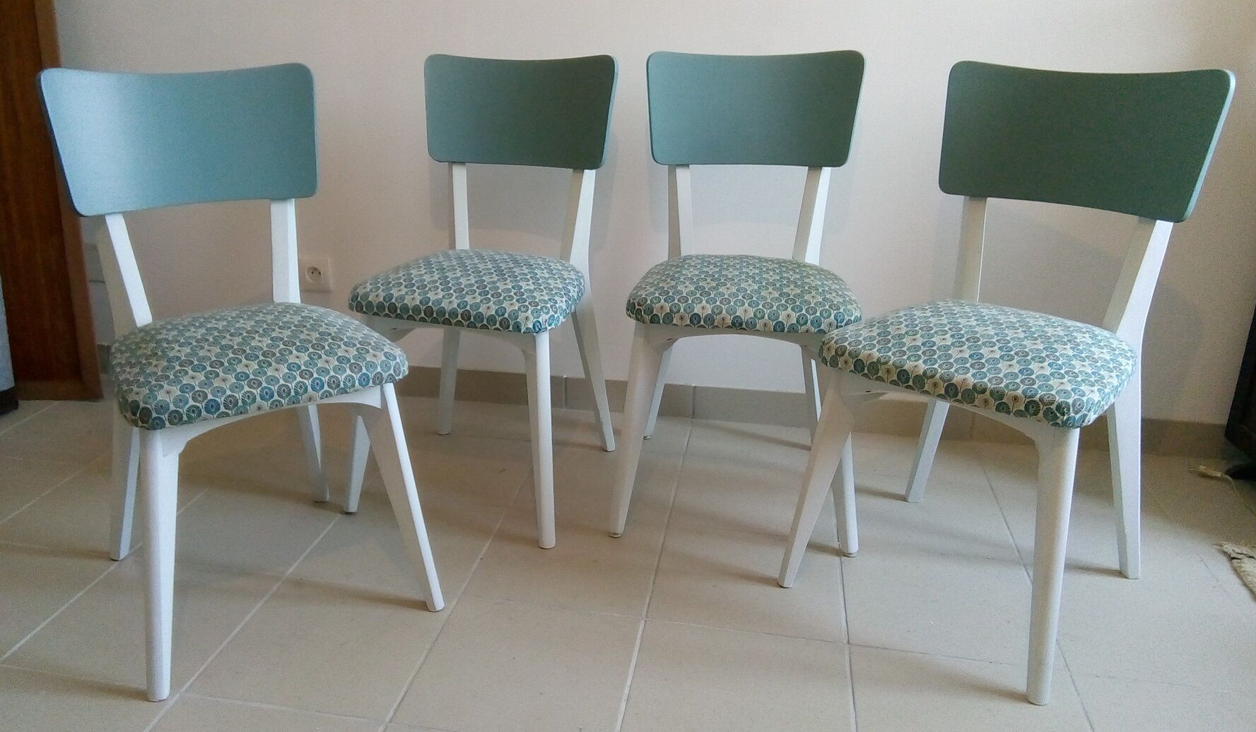 Lot de 4 chaises vintage monobloc 1950