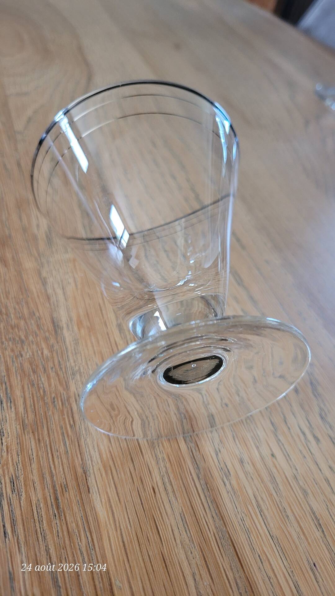 5 stemmed glasses