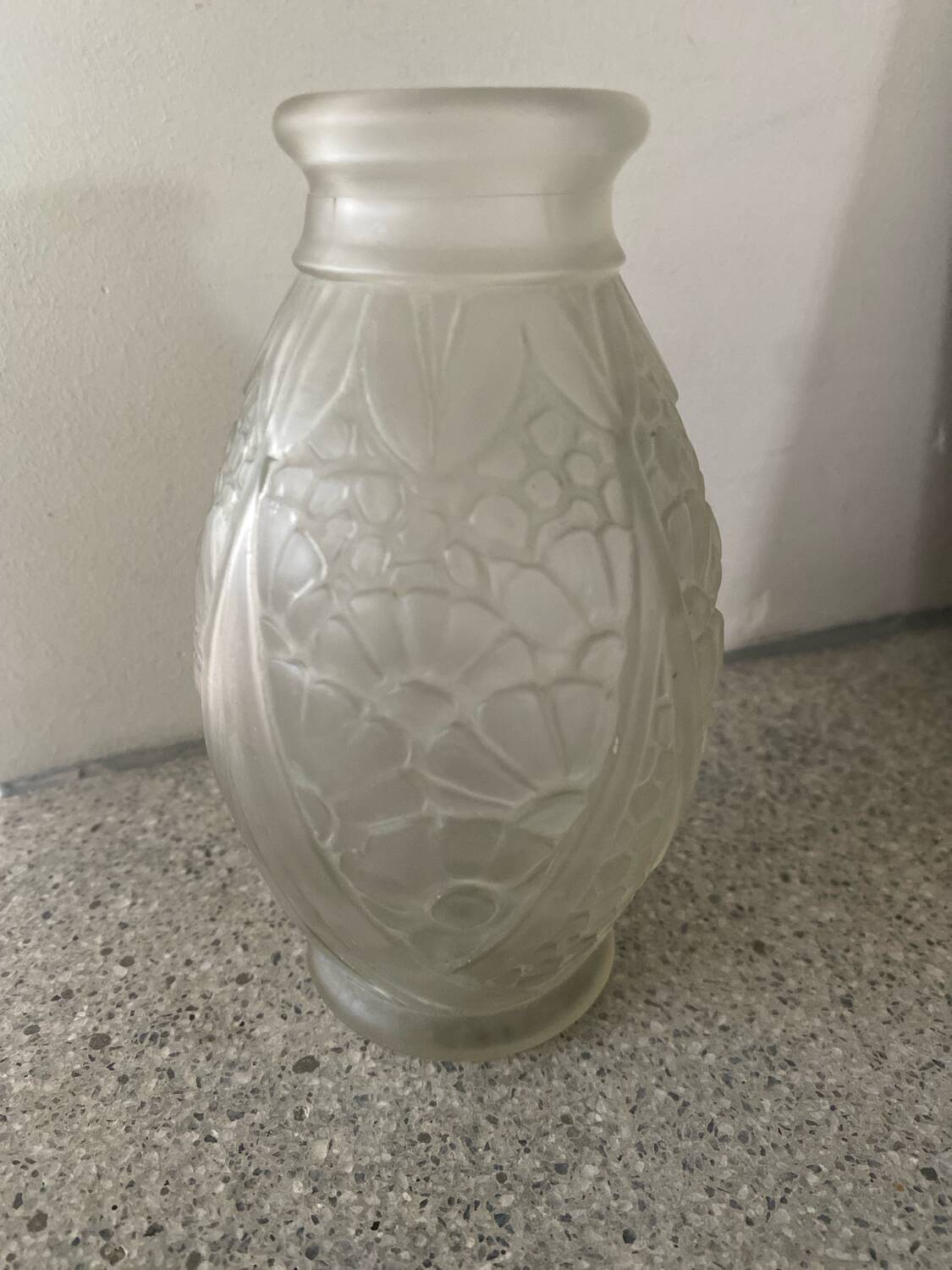 Joma frosted glass vase