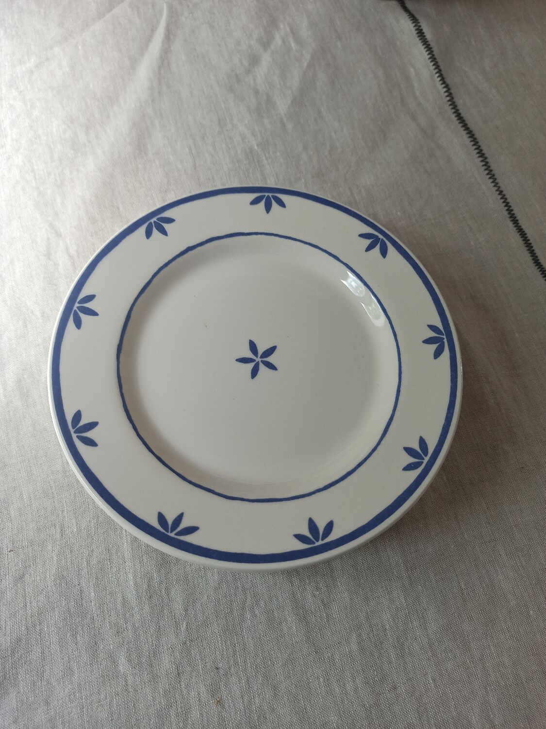 Set of 6 vintage dessert plates