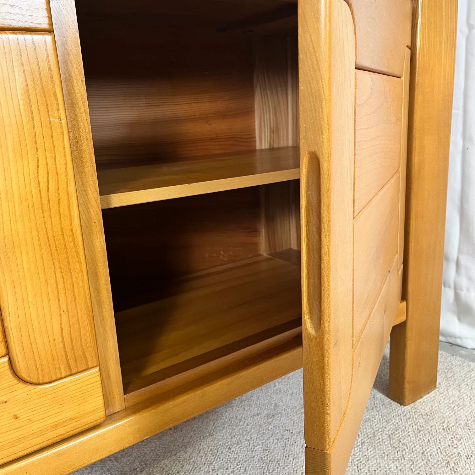 Large French sideboard in solid elm, 1970, attributed to Atelier Chauvin.