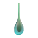 Vase en verre soufflé de Murano en forme de flûte avec un dégradé givré de teal à vert.