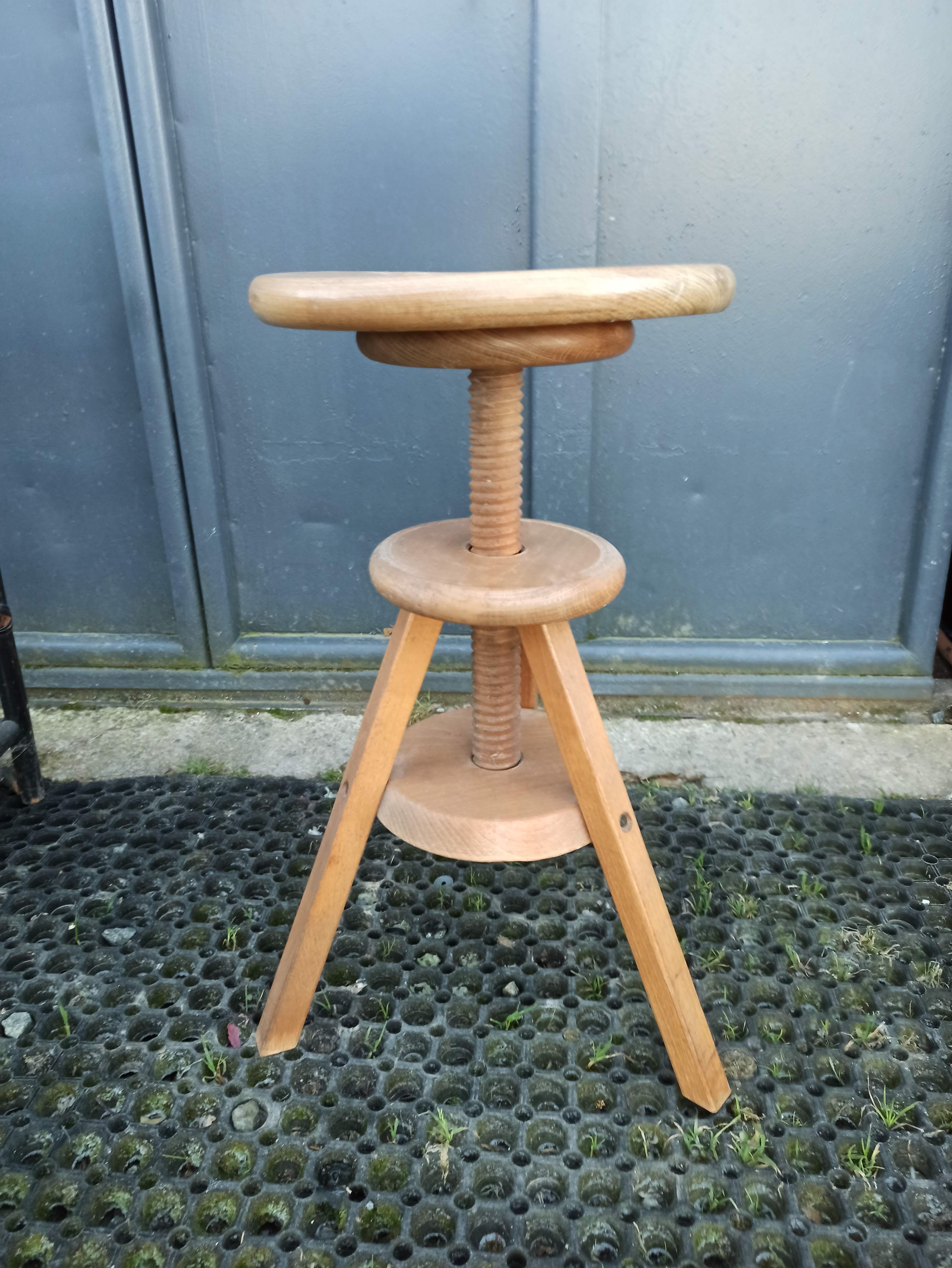 Wooden workshop screw stool from 46 to 65 cm