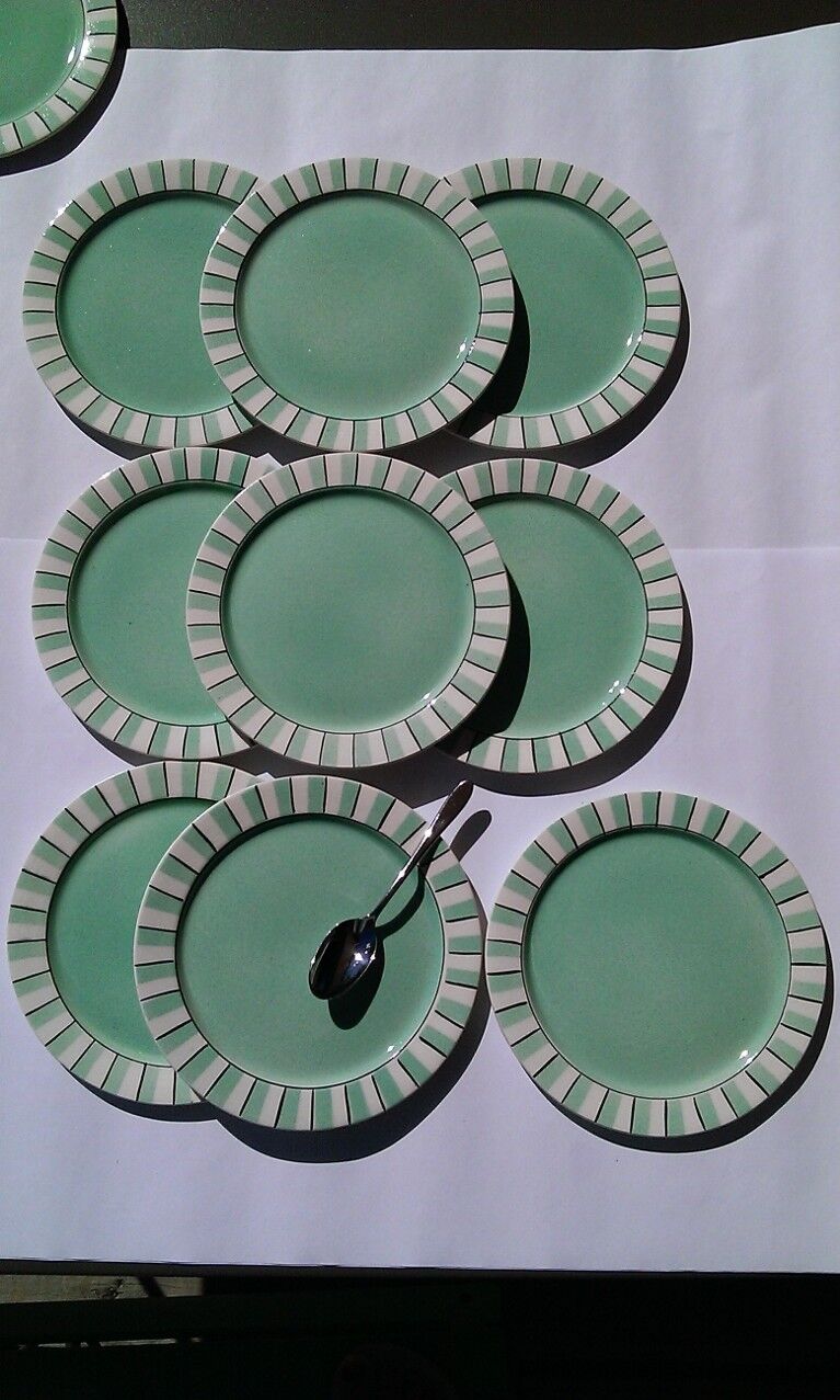 9 green dessert plates