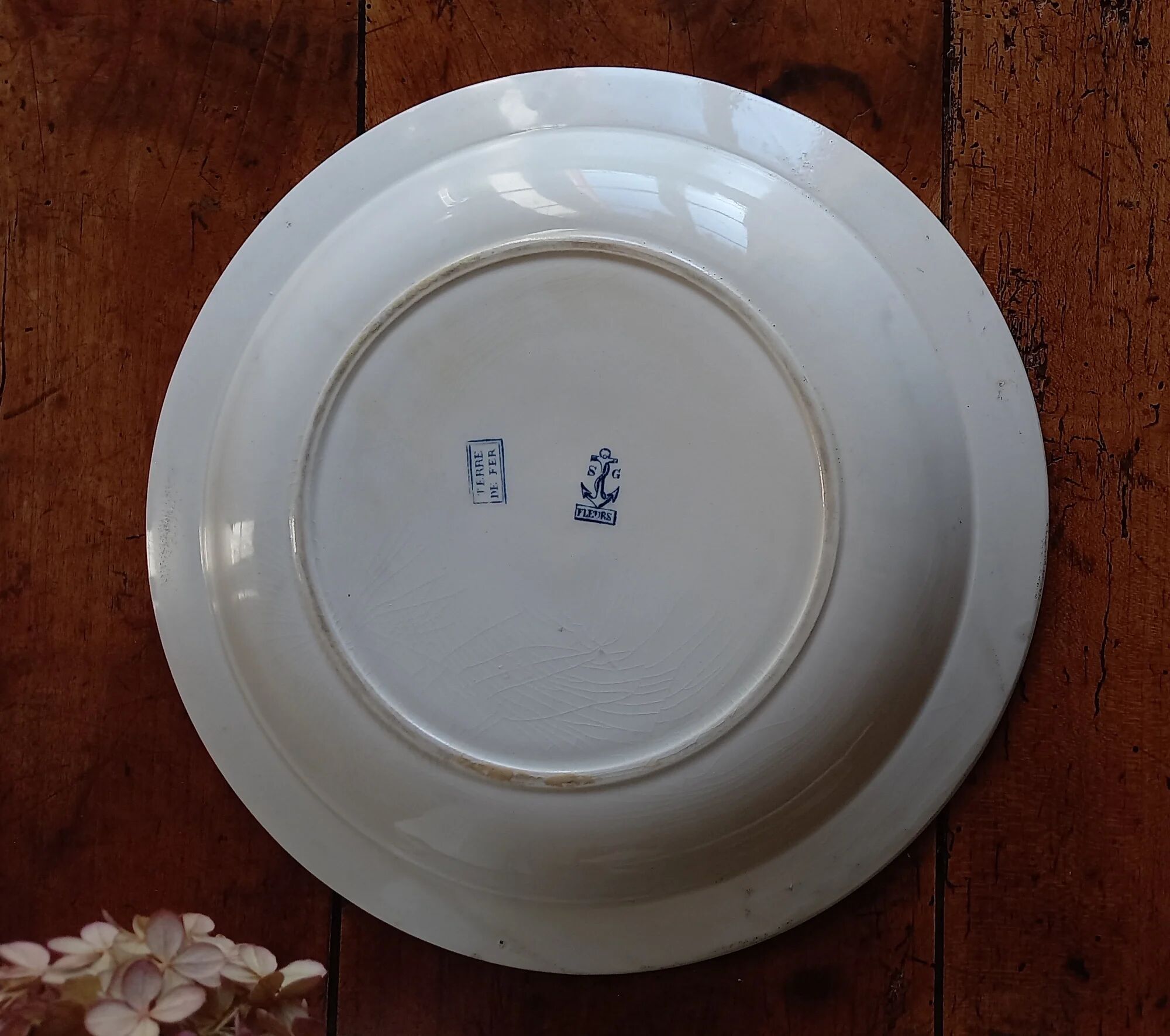 Round plate, ironstone, Clairefontaine Sanejouand & Graves 1890 "Flowers"