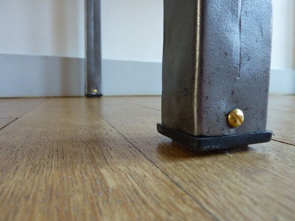 Table de cuisine en métal plateau émaillé moucheté gris années 40