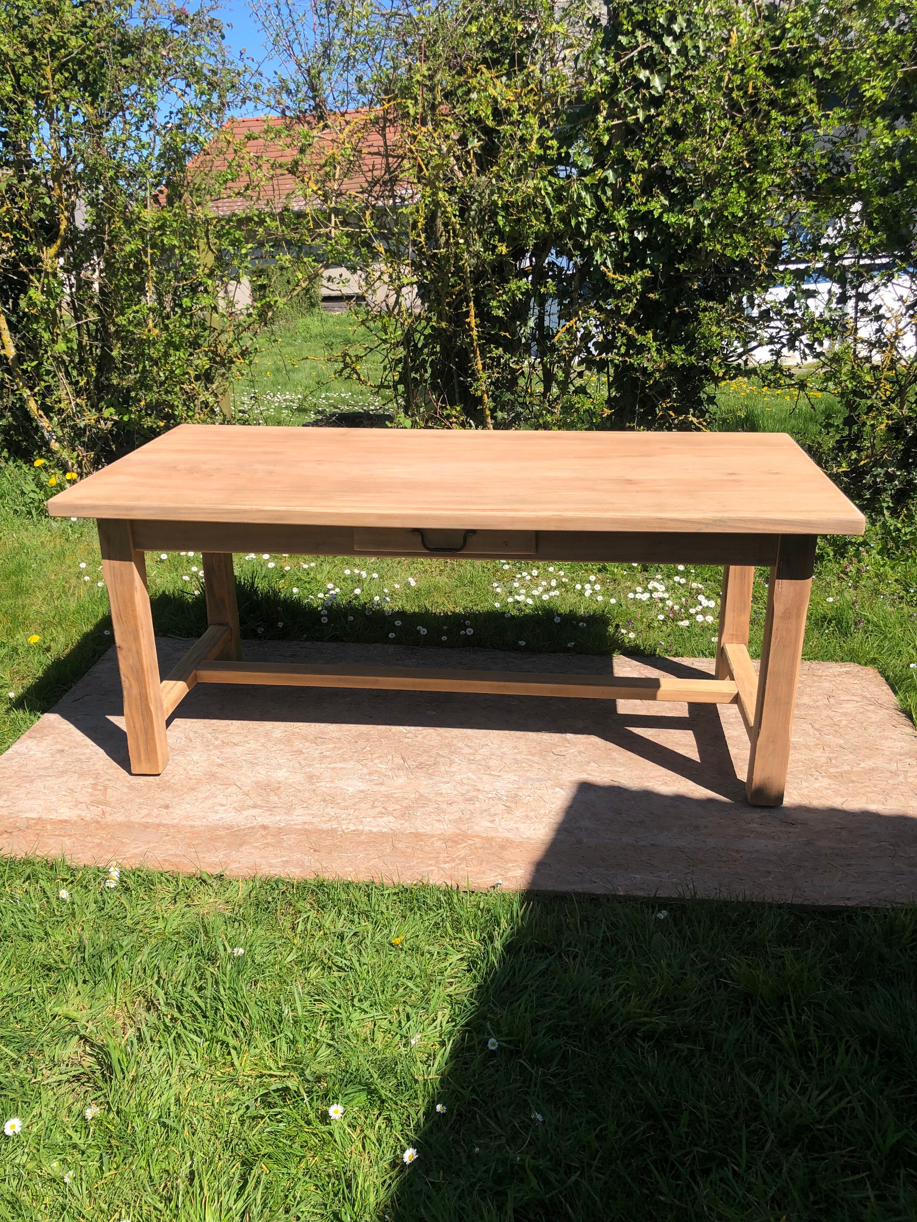 Farm table