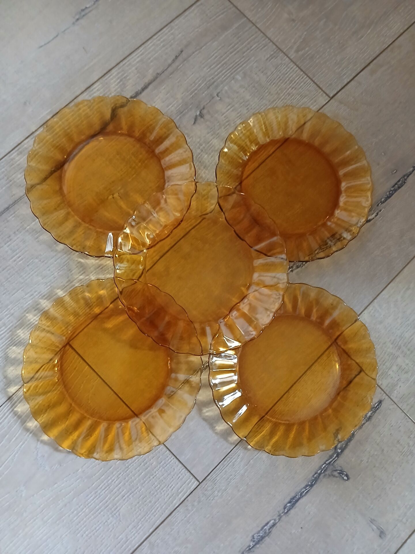 5 vintage Duralex dessert plates