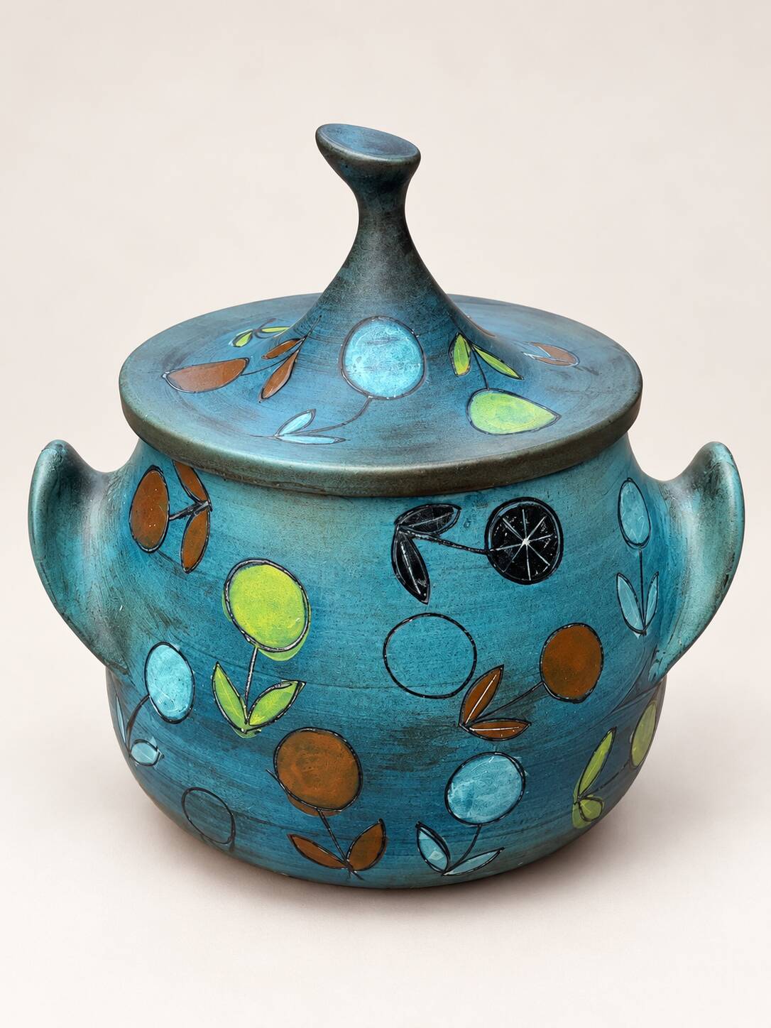 Vintage ceramic soup tureen with floral decoration.