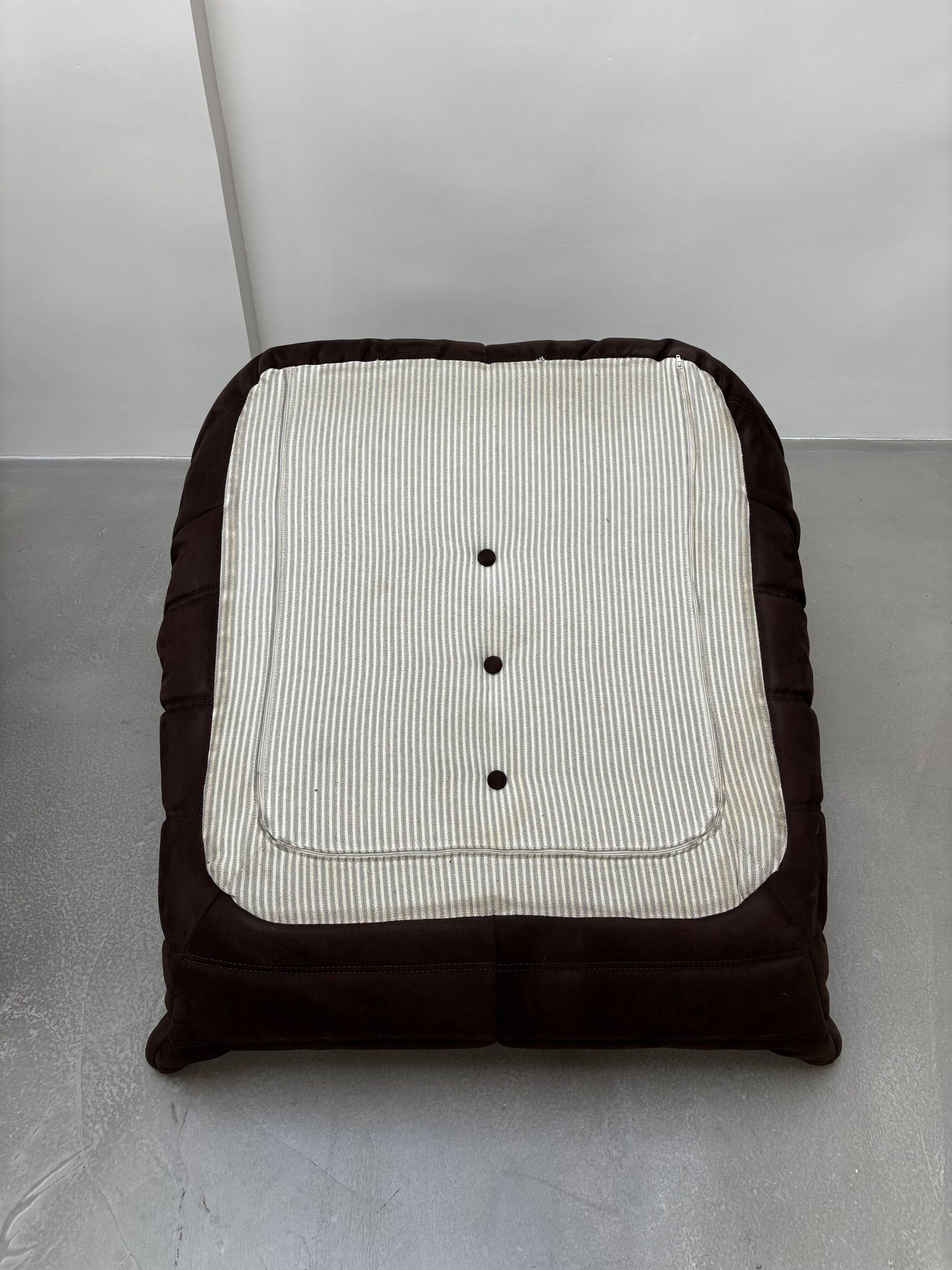 Chauffeuse Togo par Michel Ducaroy pour Ligne Roset