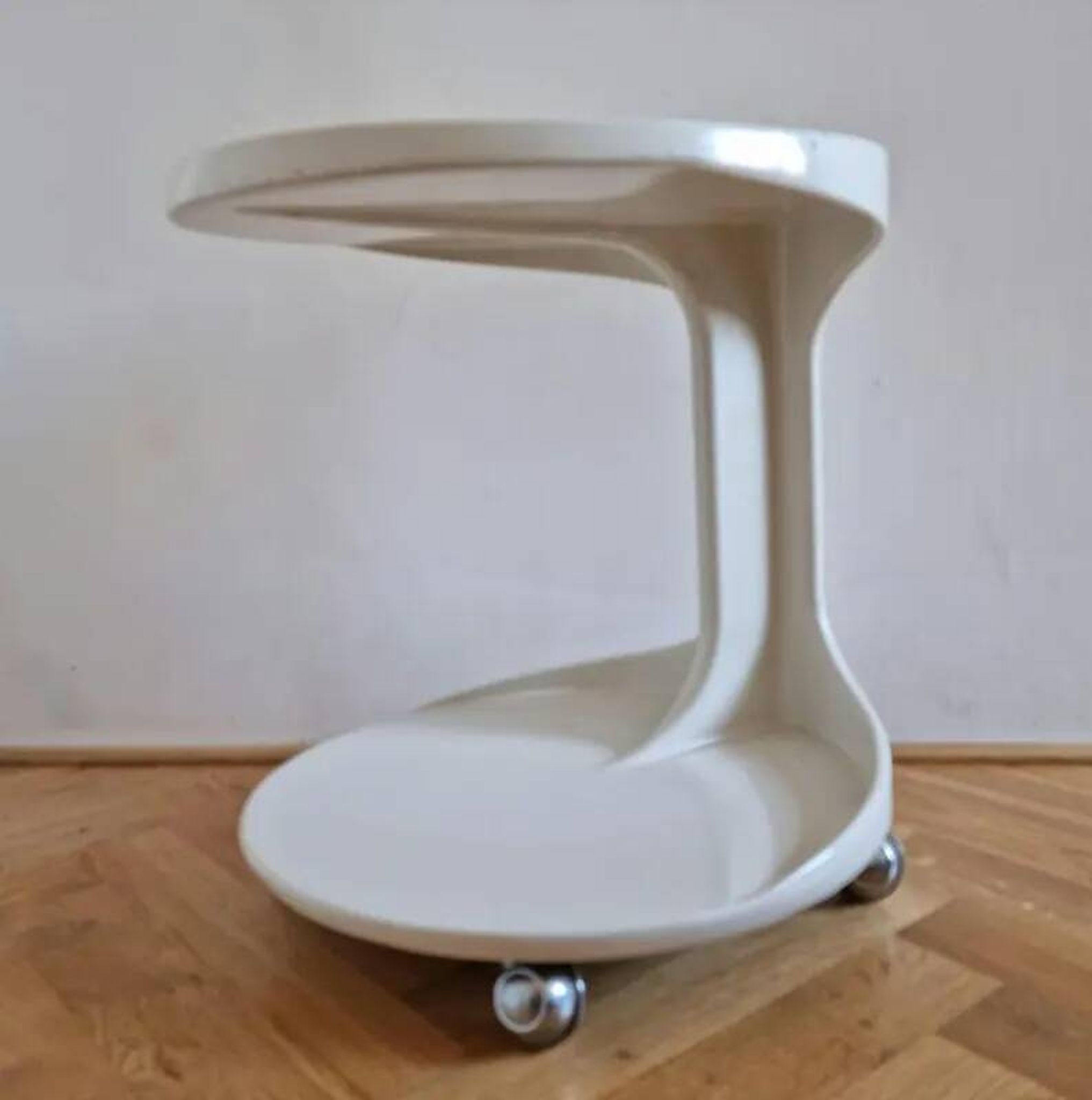 Table d'appoint ou de service rare des années 70, style Space Age, Italie.
