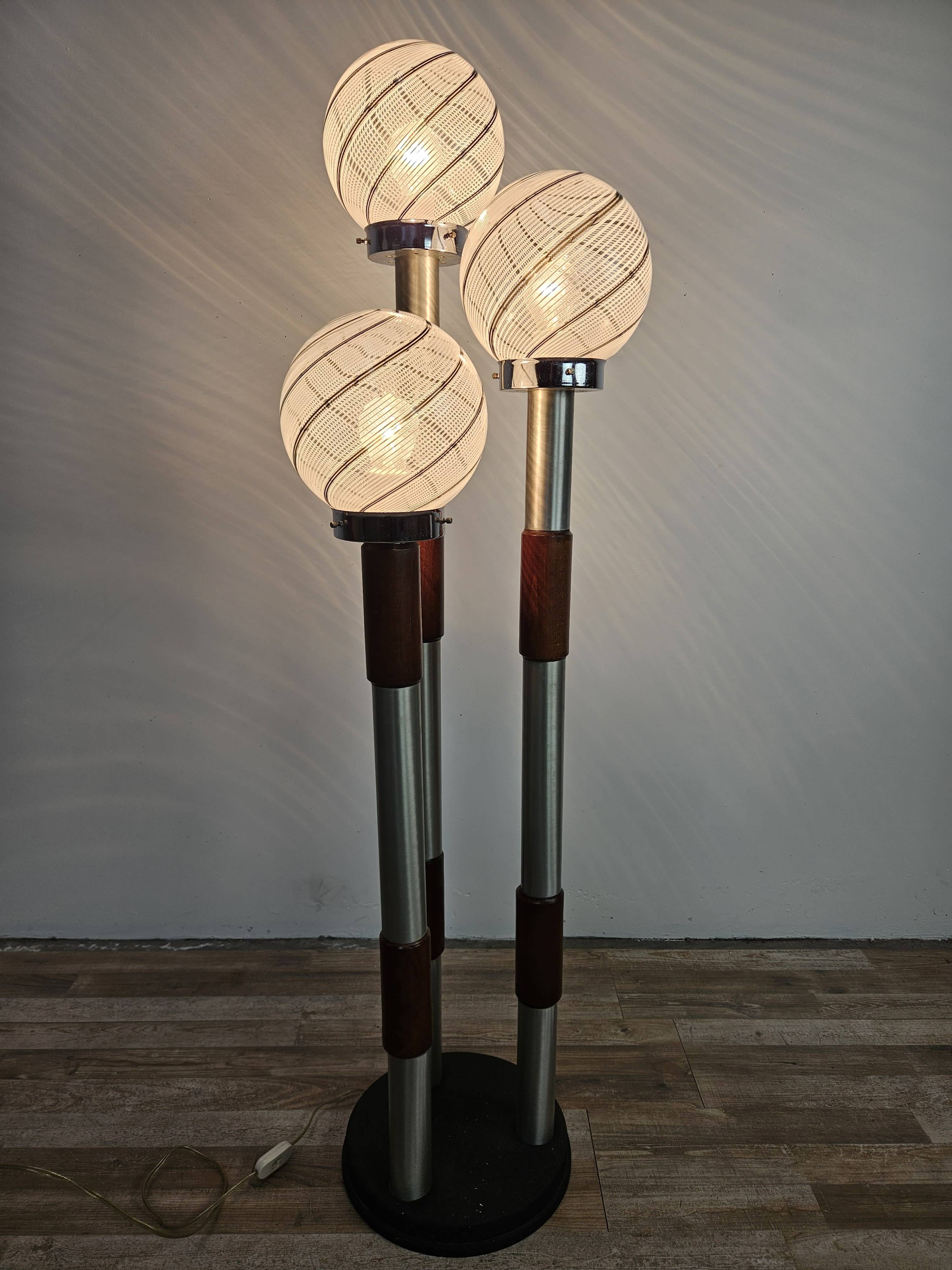 Lampadaire tourbillon en verre de Murano avec trois points lumineux milieu du siècle années 70