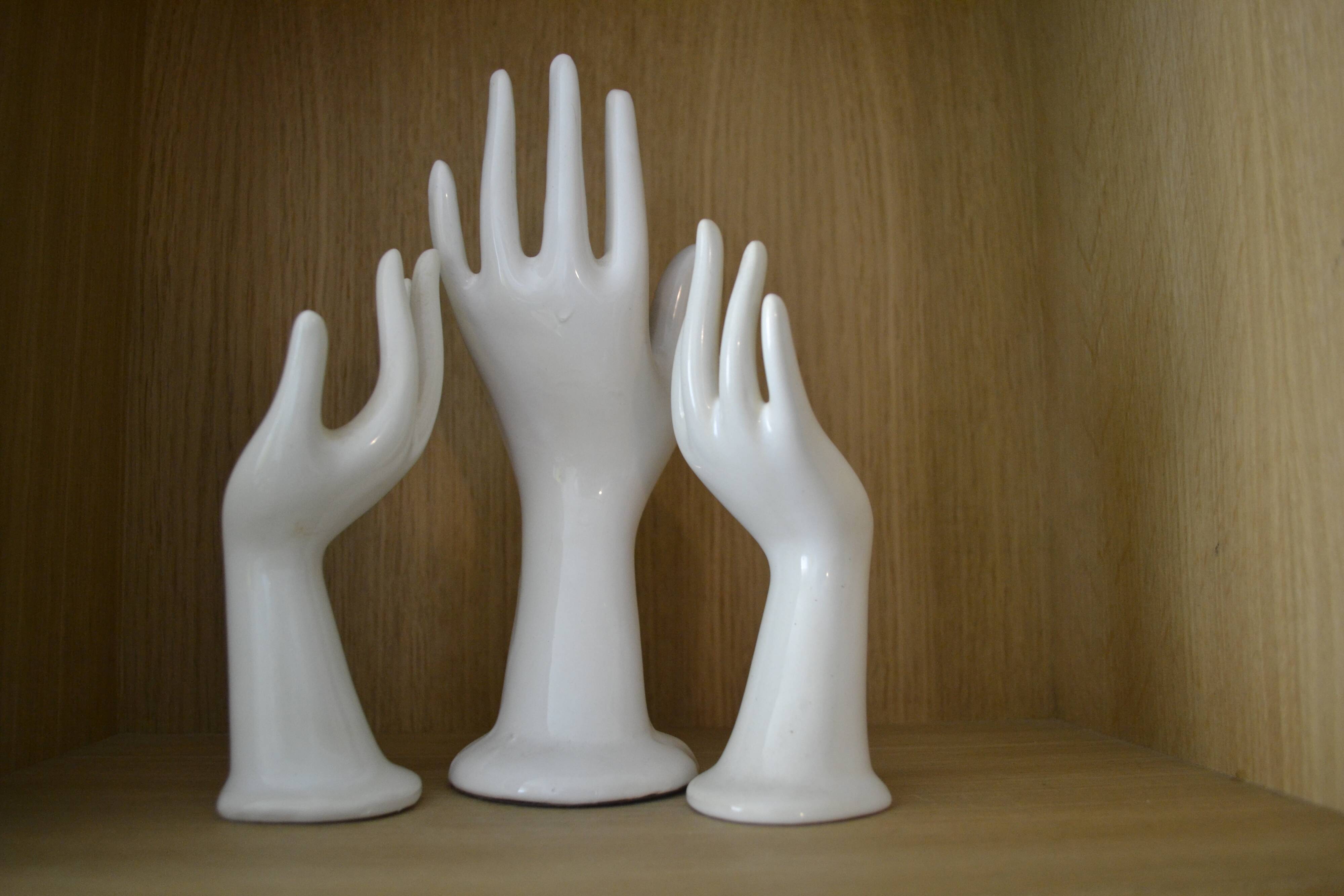 Set of 3 hands white soliflore