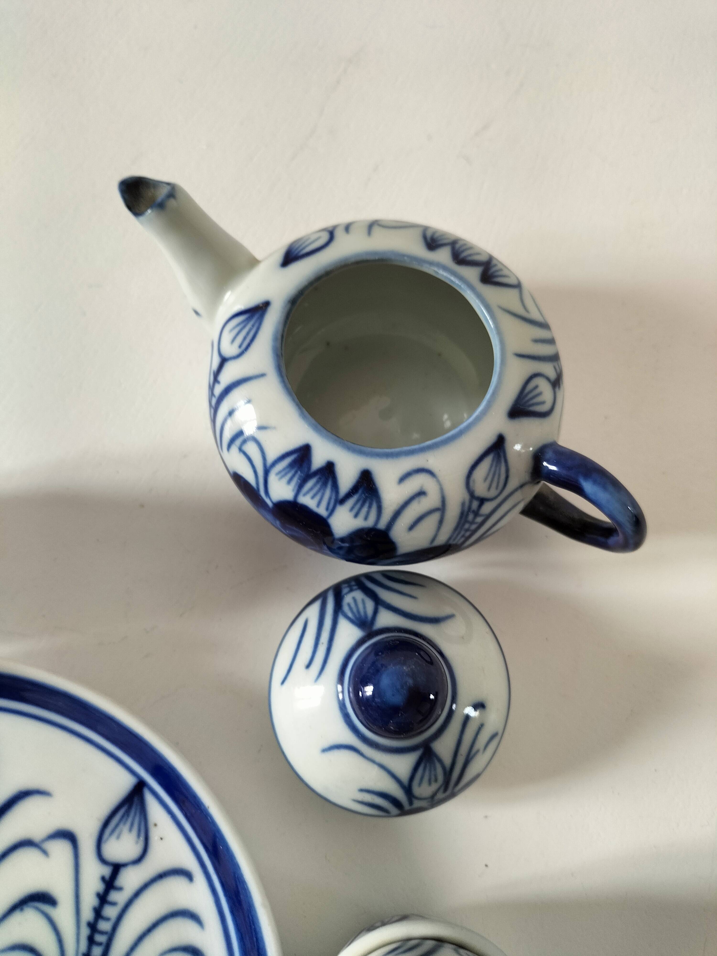 Small blue and white sake set – teapot, 5 cups and tray.