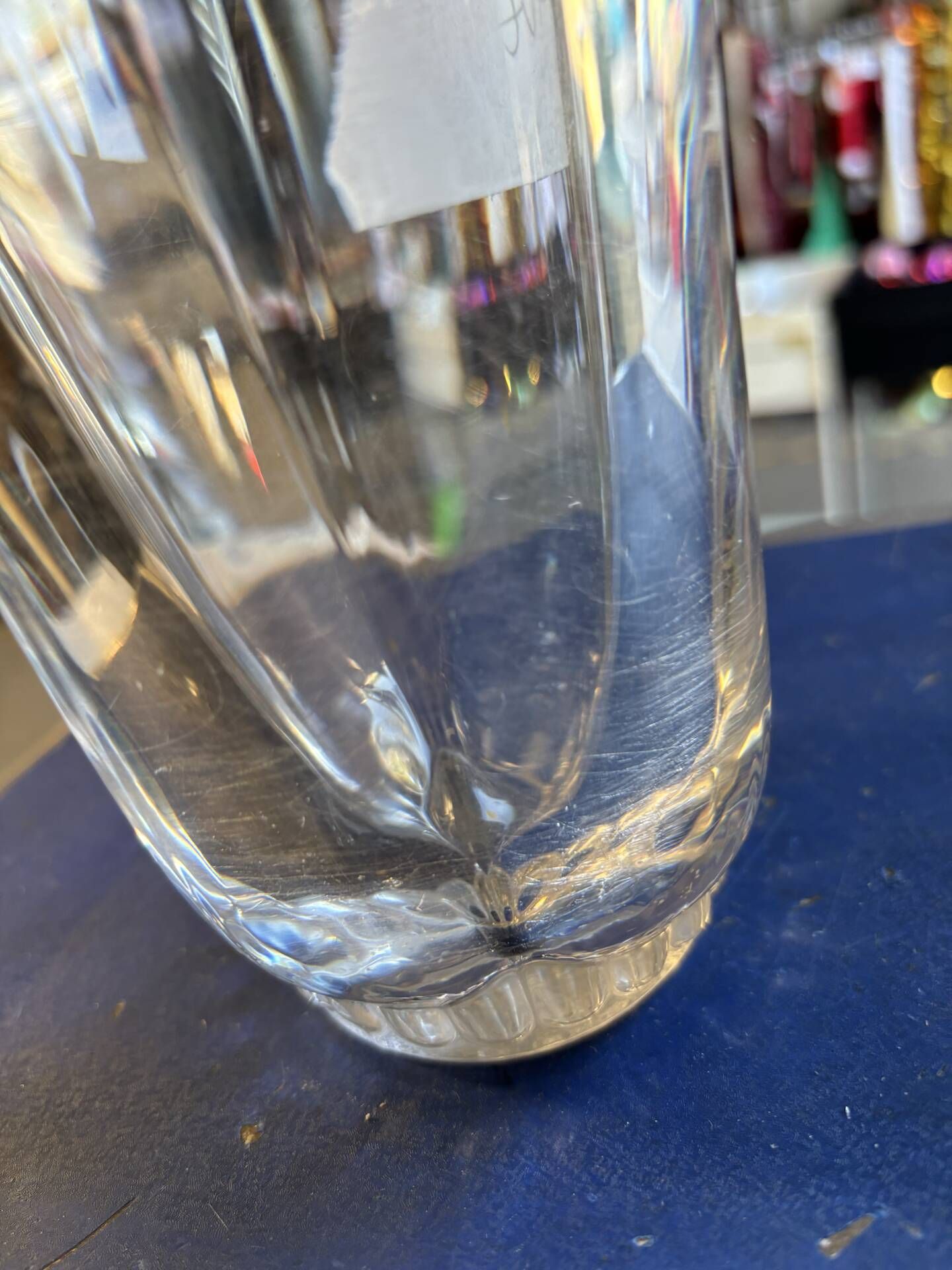 Tulip vase in Daum crystal from the 1960s.