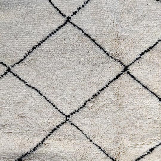 Beni Ouarain Berber rug, classic diamond pattern, 160 x 235 cm.