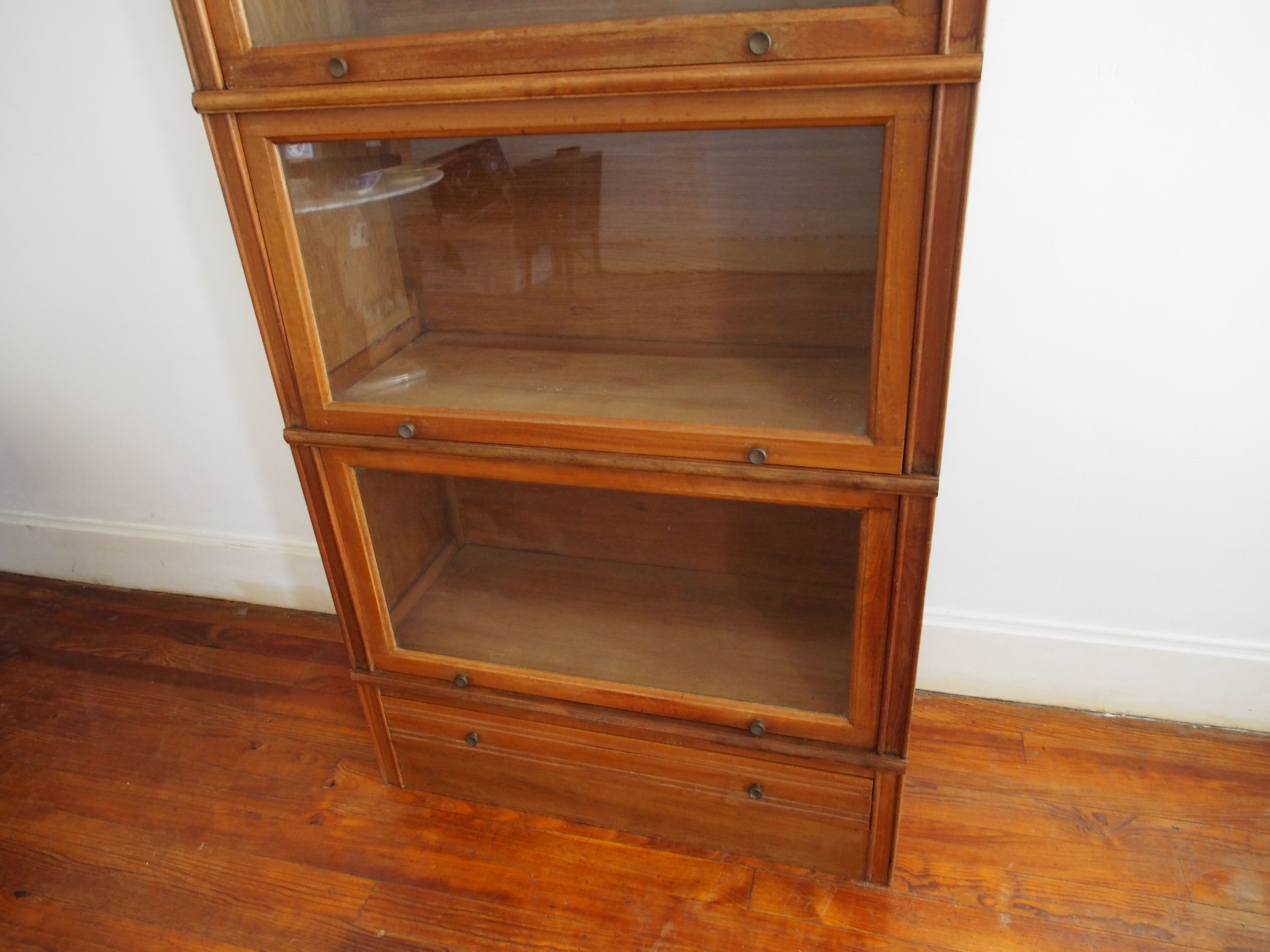 MD showcase furniture