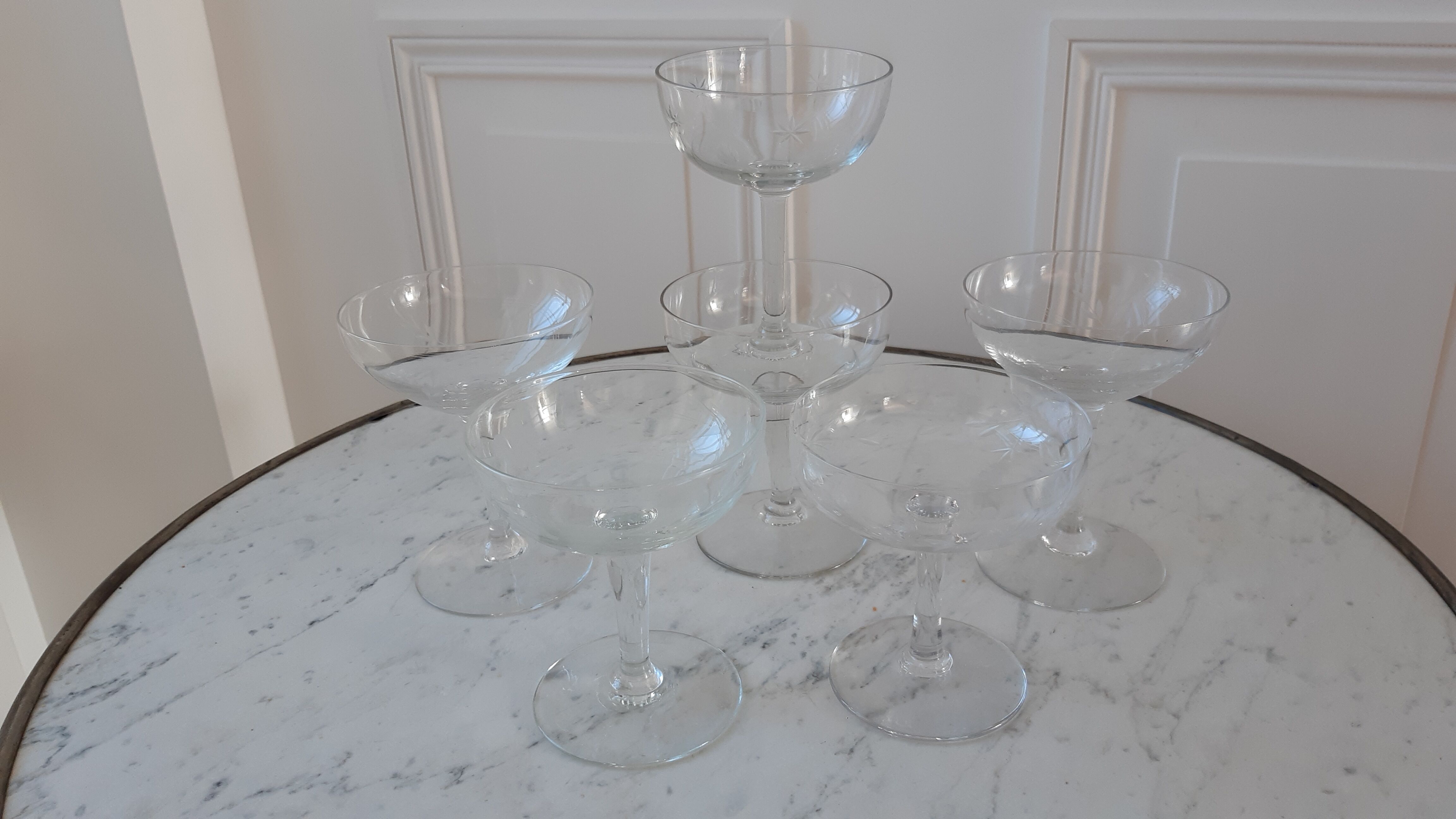 Set of 6 mismatched champagne glasses in crystal engraved years 50-60