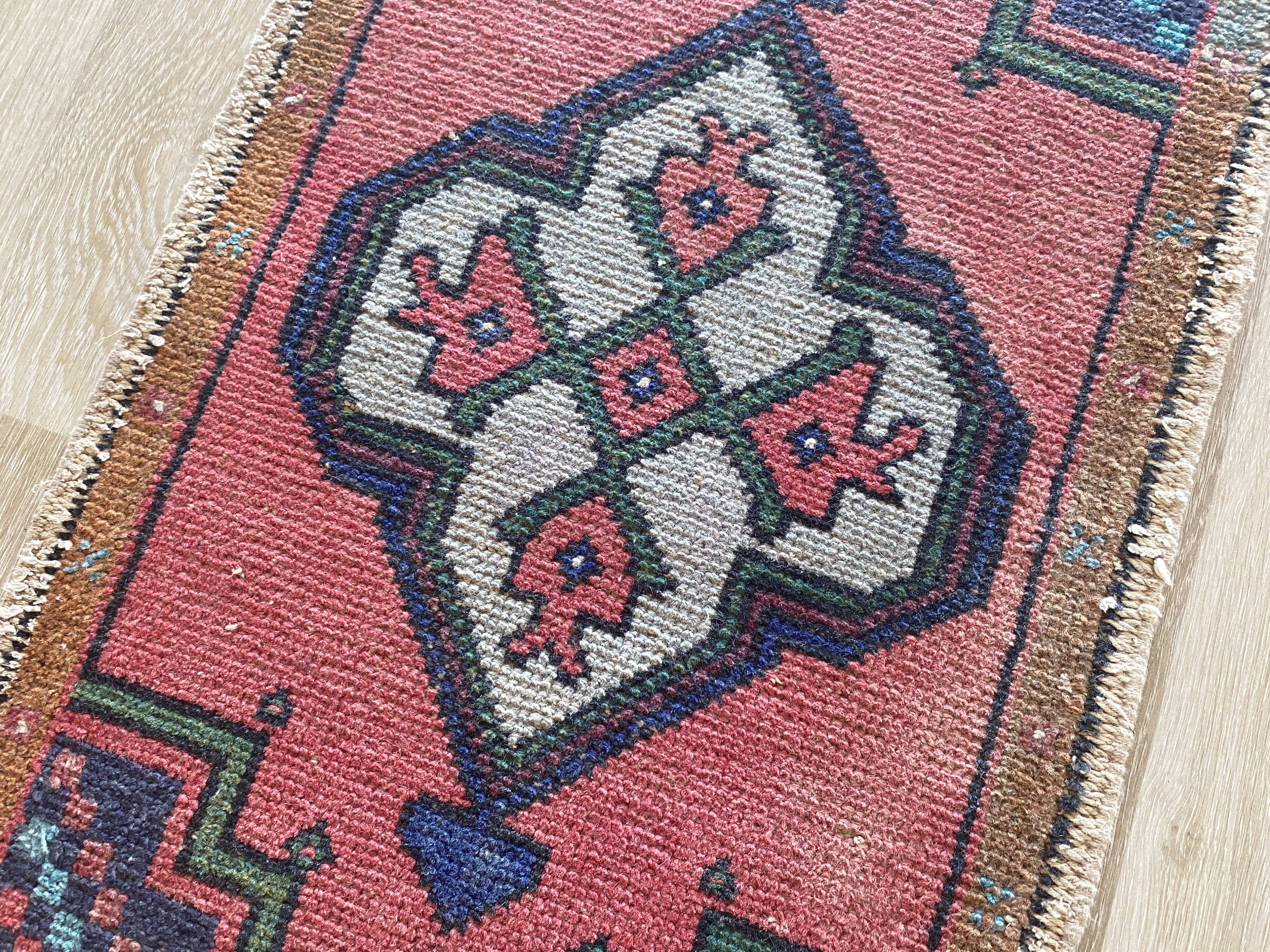Small rug, Turkish vintage rug, Hand knotted rug,Mini door mat rug 48x85 Cm