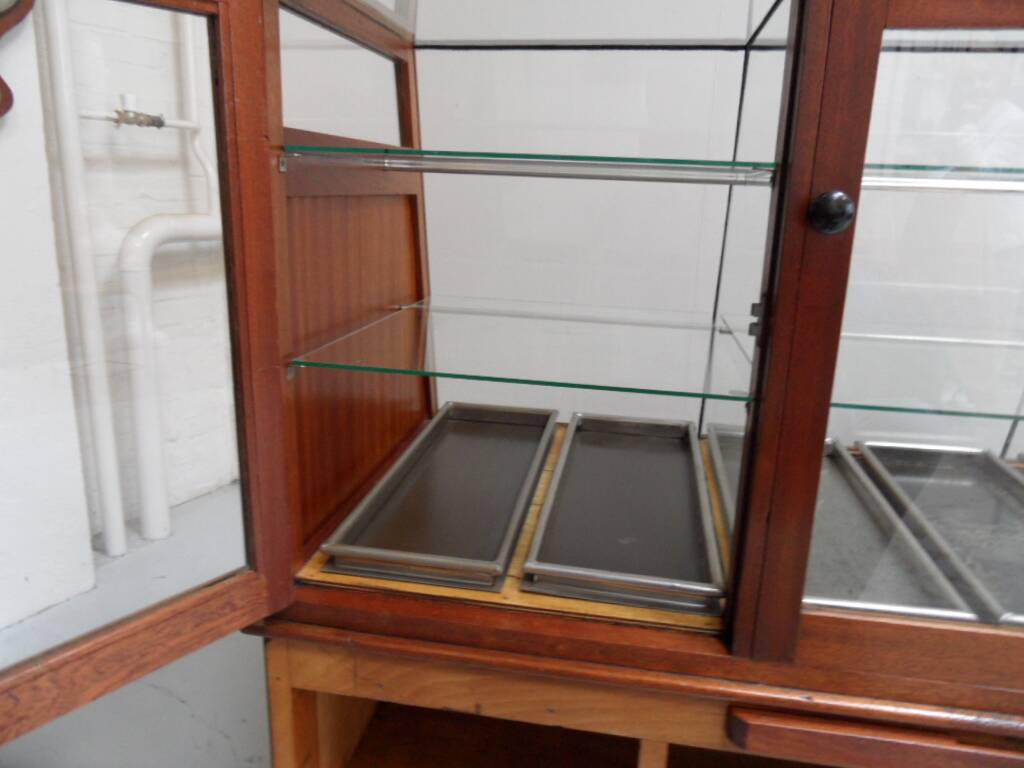 Vitrine de boulangerie vintage