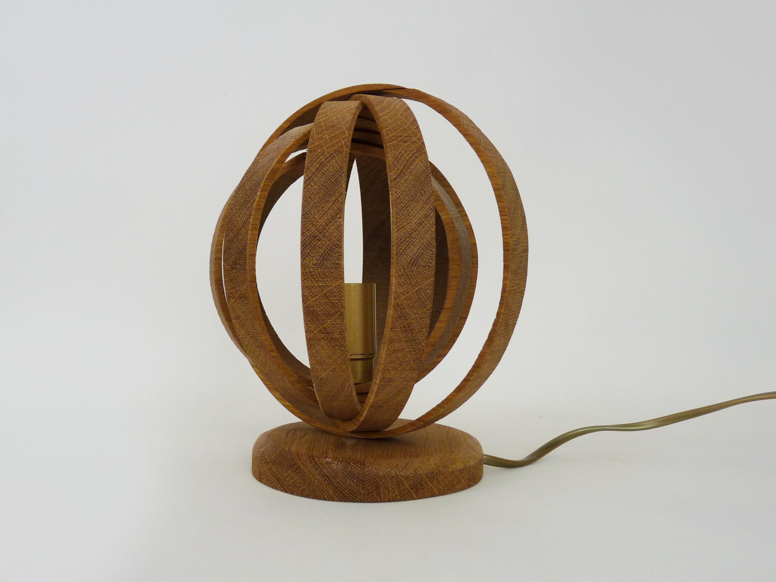 Modular lamp design in wood enaol