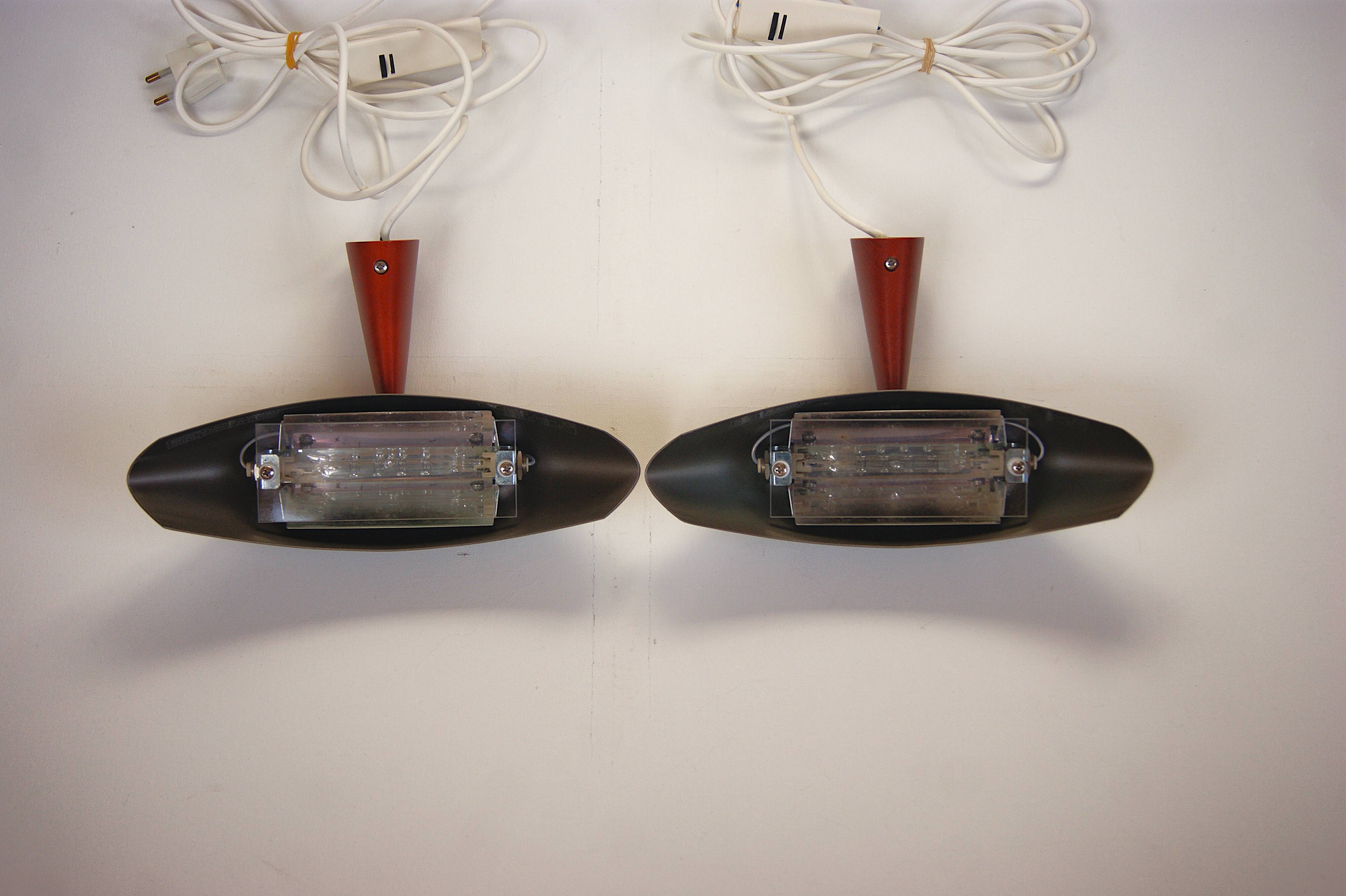 Pair of Italian design wall sconces - design by Josep Lluscà for Arteluce / Flos - 1990s.