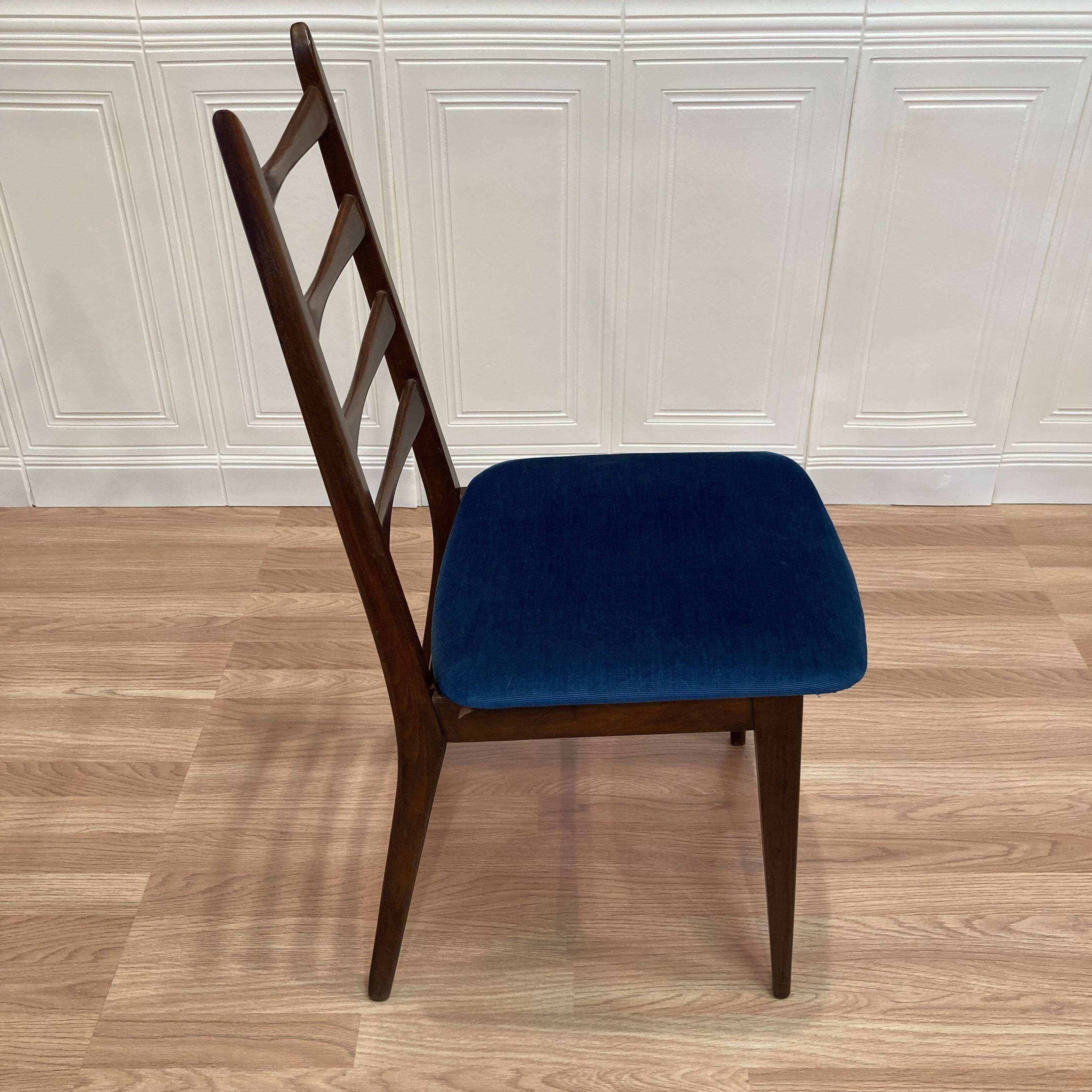 Suite de 3 chaises "design scandinave".
