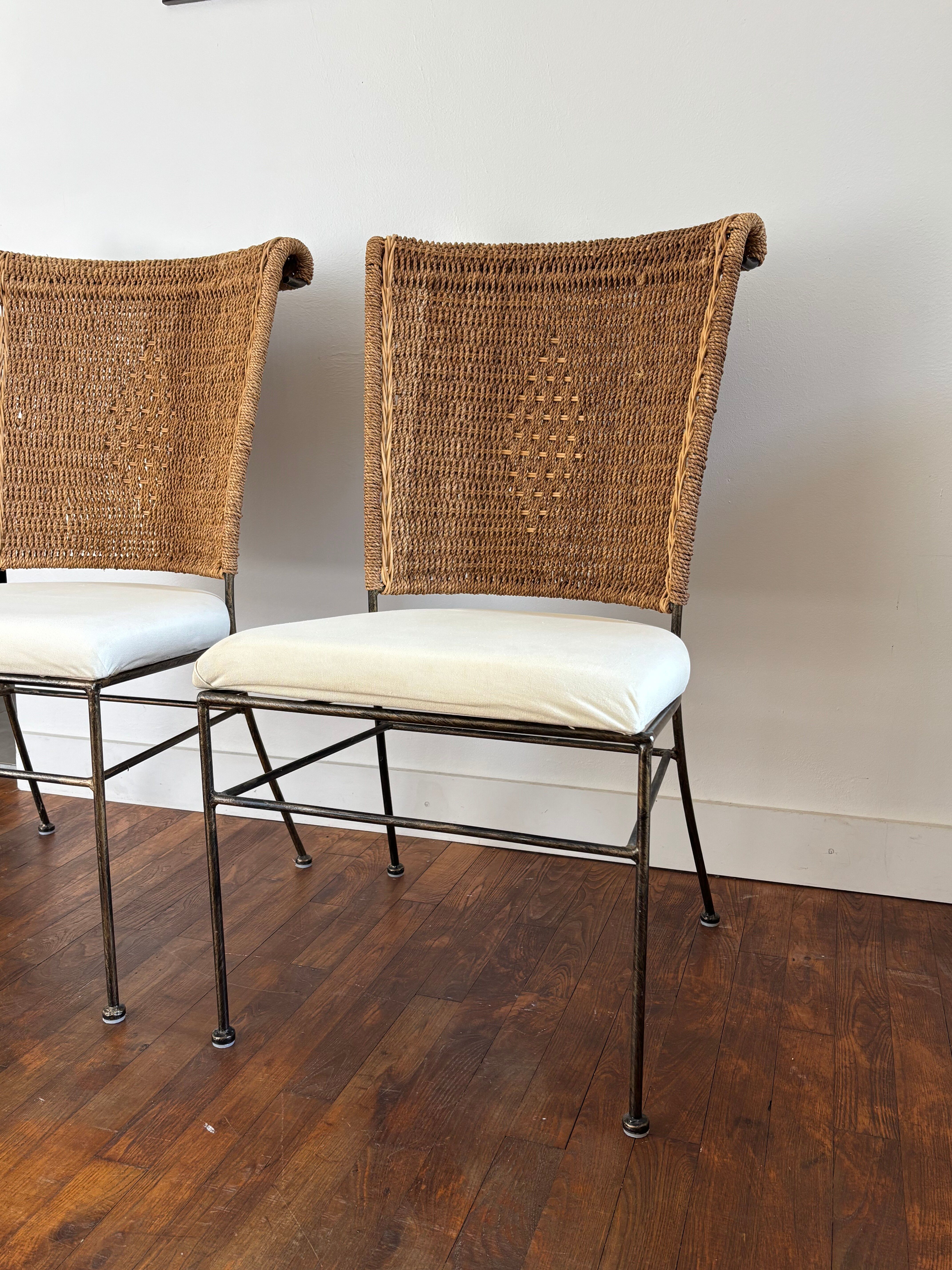 Chaises en fer et corde tressée