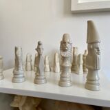 32 stone chess pieces