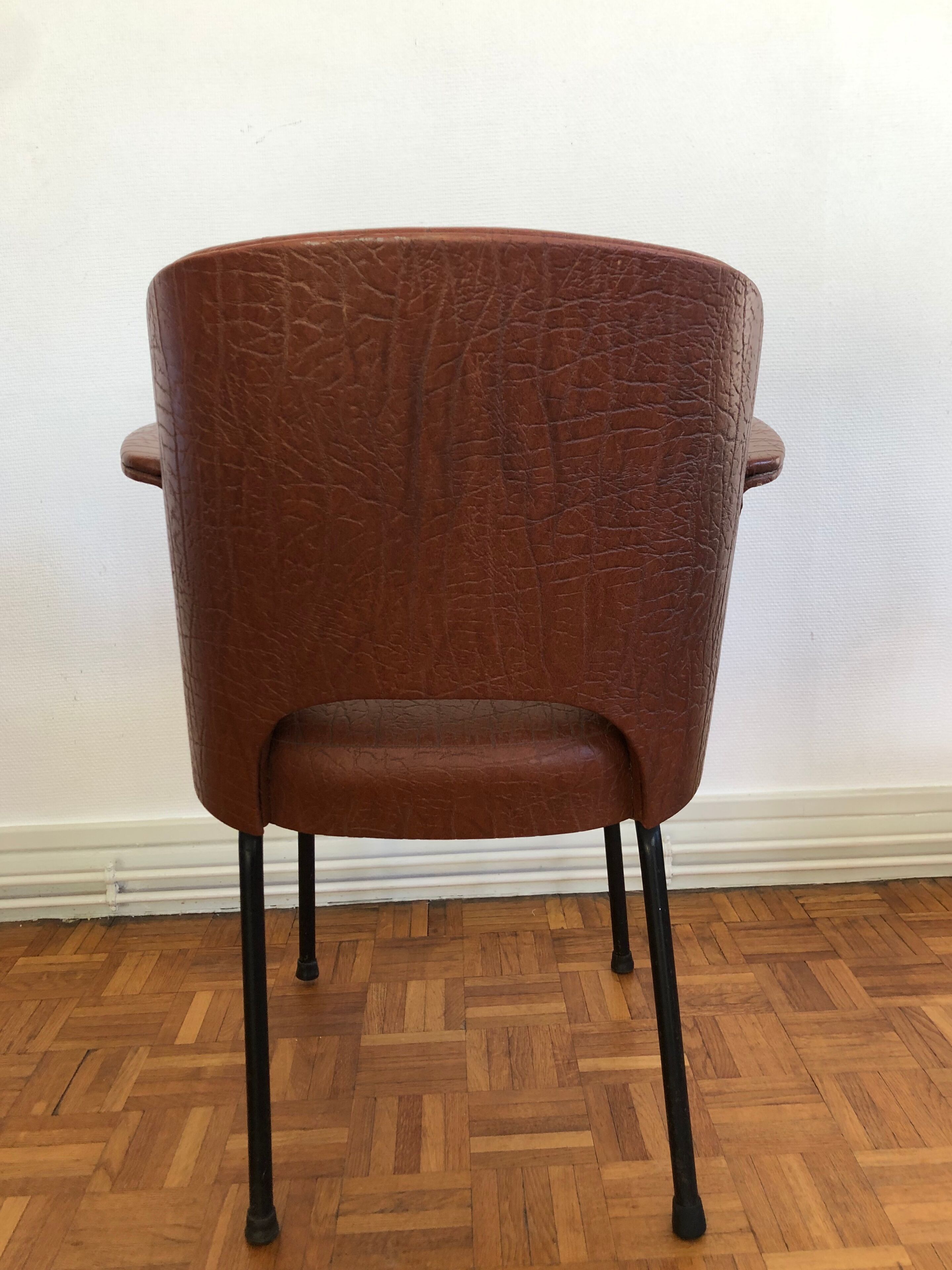 Fauteuil 1960 simili cuir imitation croco