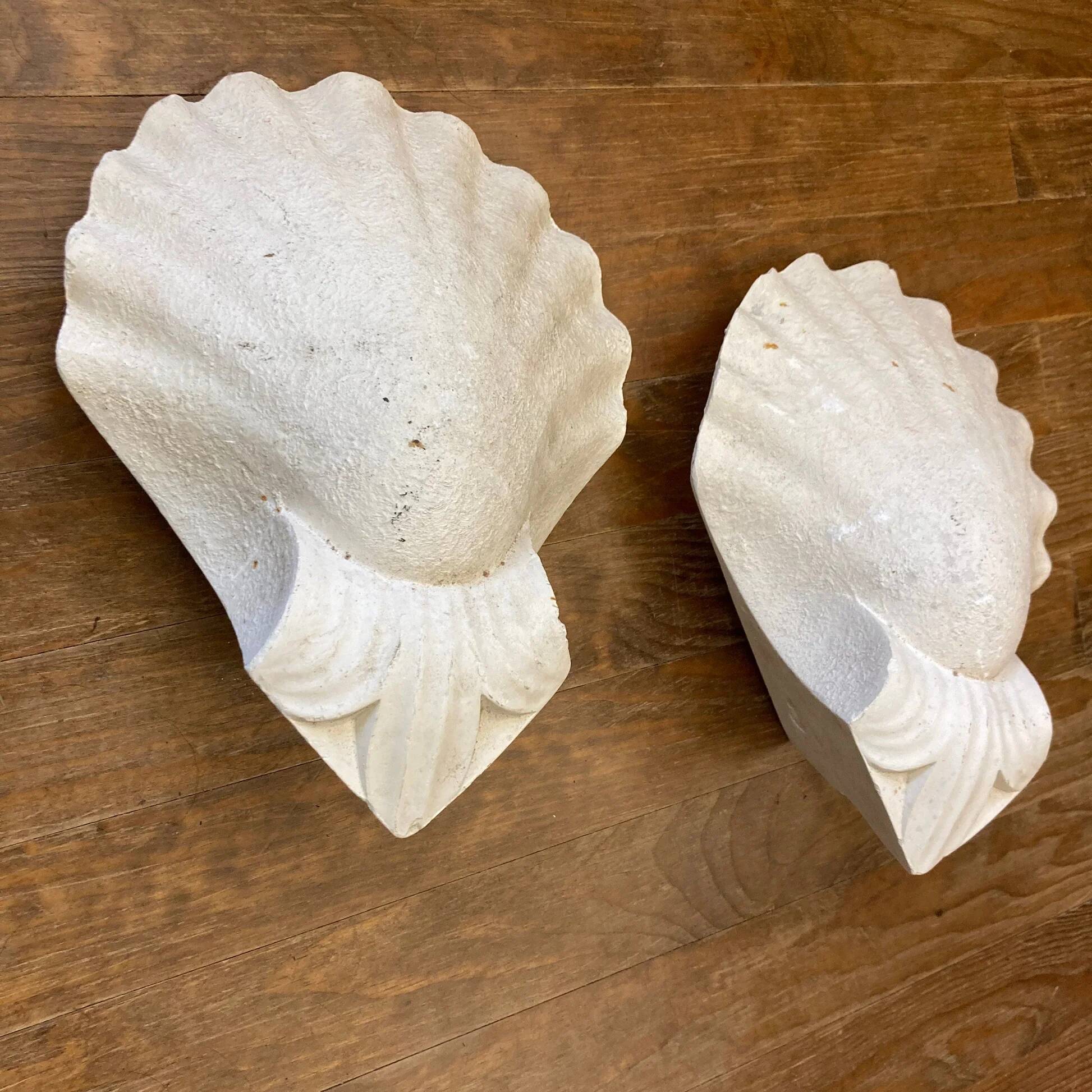 Paire d'appliques d'angle forme coquillage en plâtre MCM