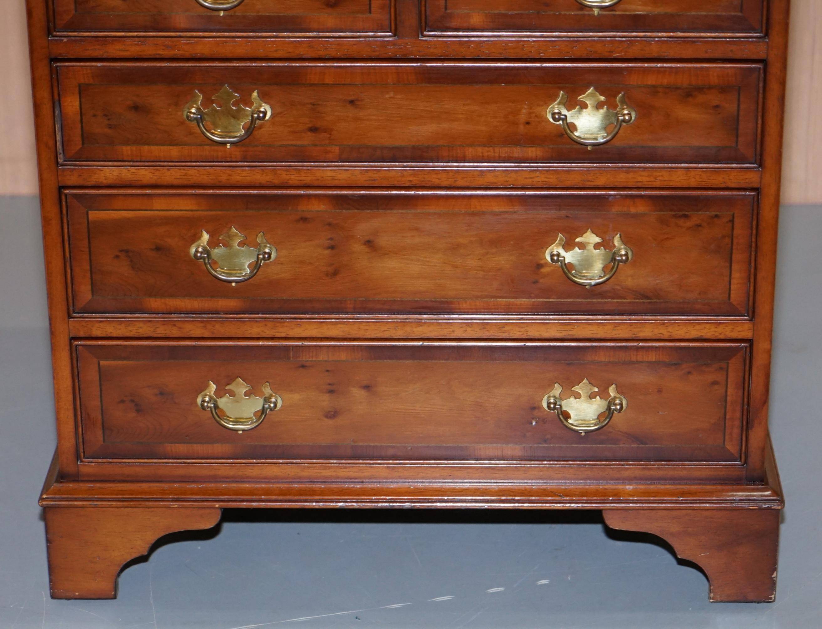 Burr Yew wood commode with leather top in Butler style