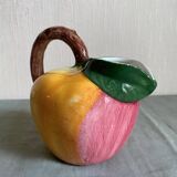 Pichet en faïence évoquant un fruit