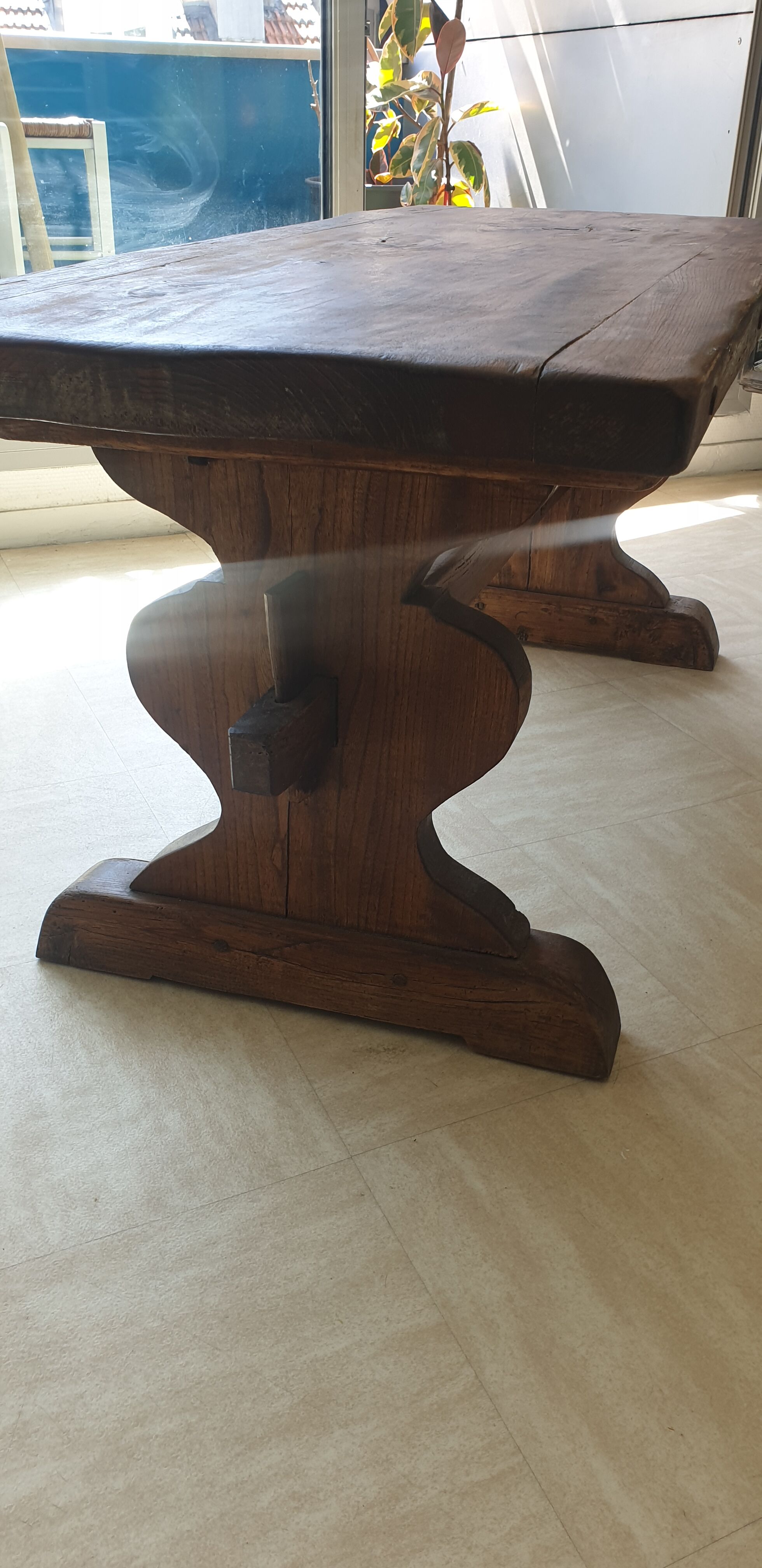 Table basse de monastère