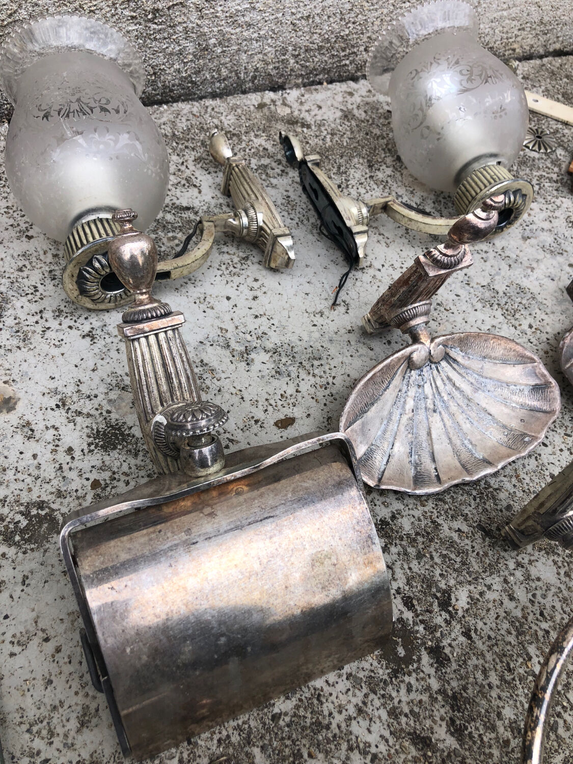 Silver metal bathroom set