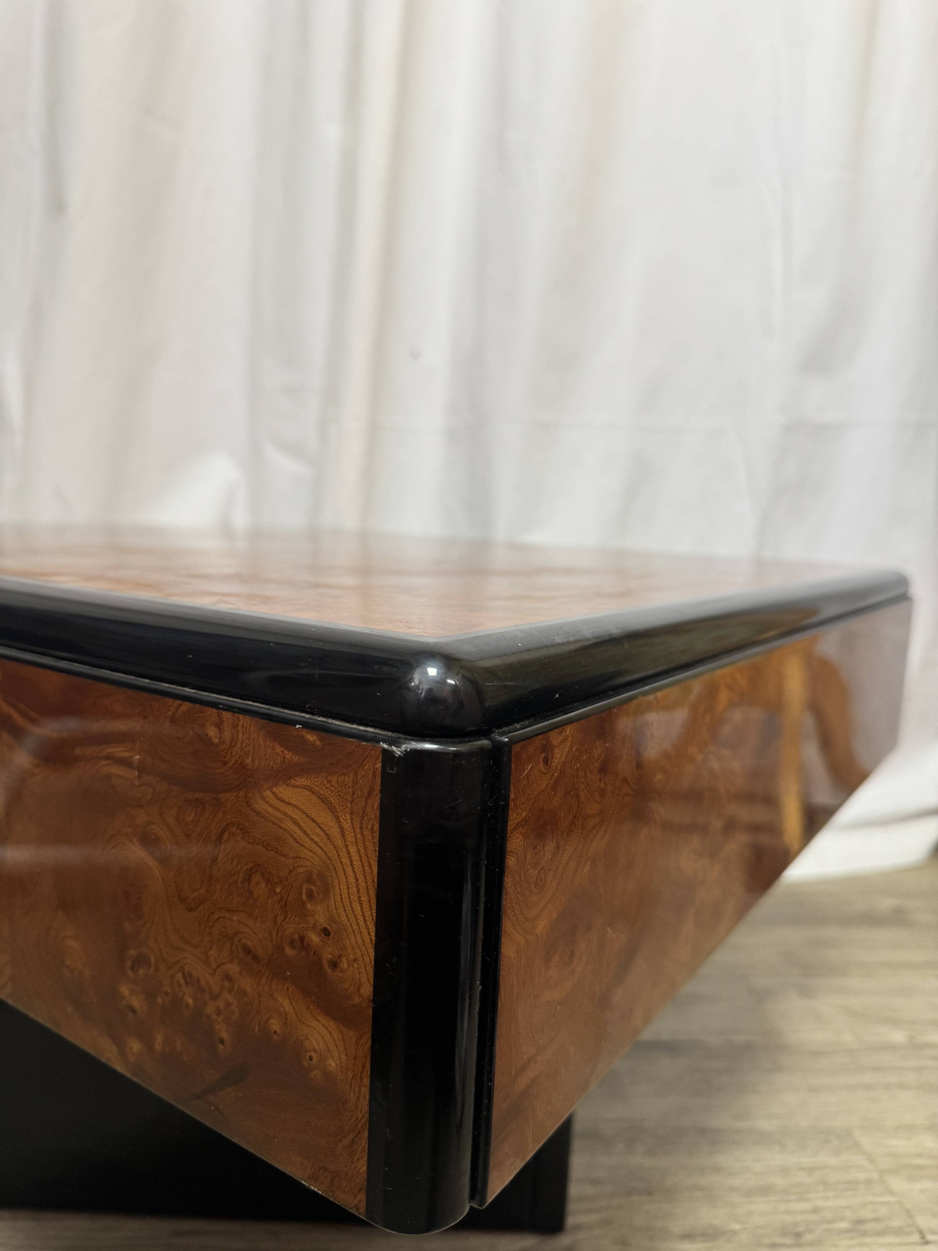 Table basse en loupe d'orme Paul Michel