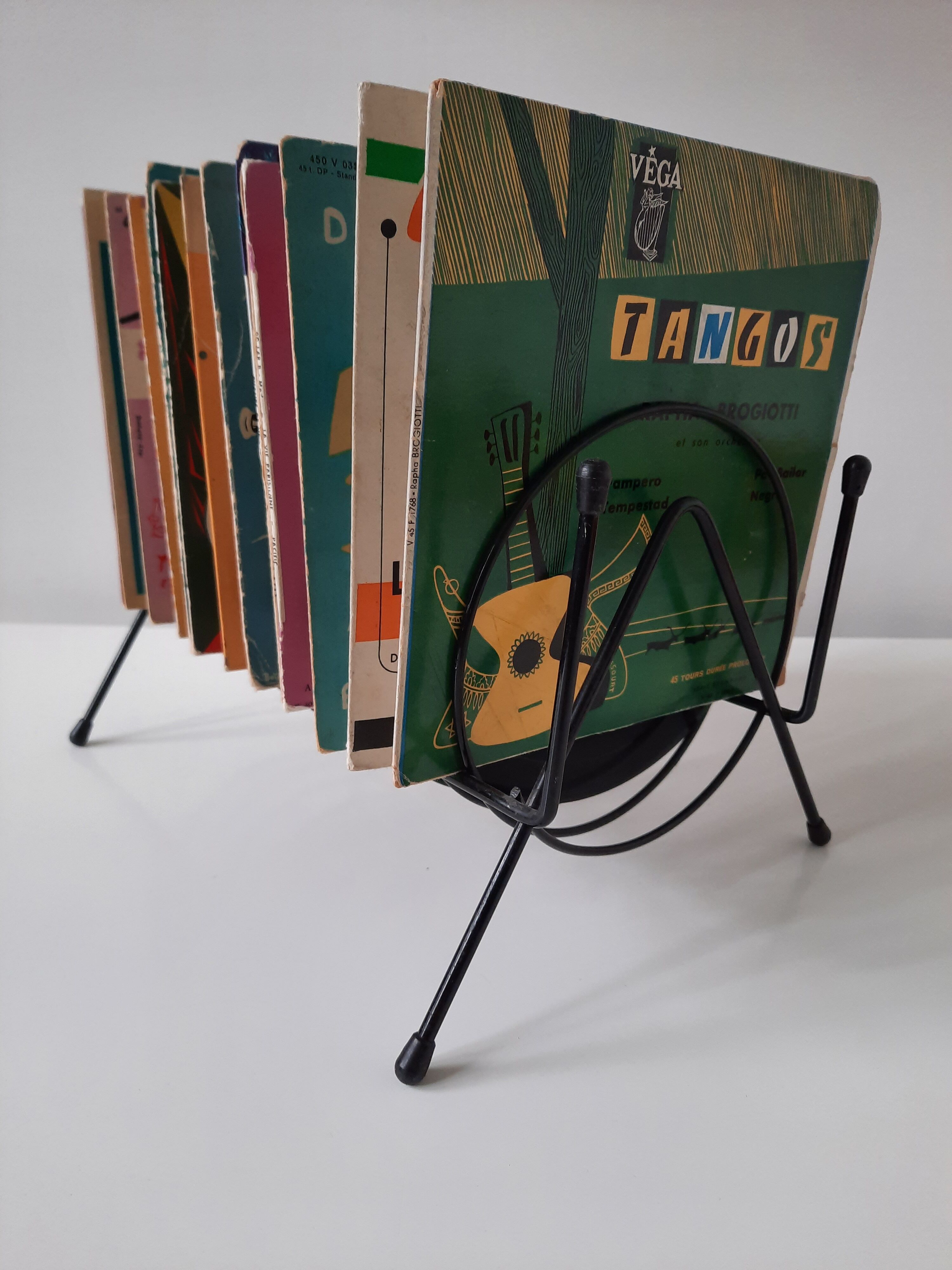 Range vinyl-wearing discs, 1950 1960 vintage display, black metal spiral