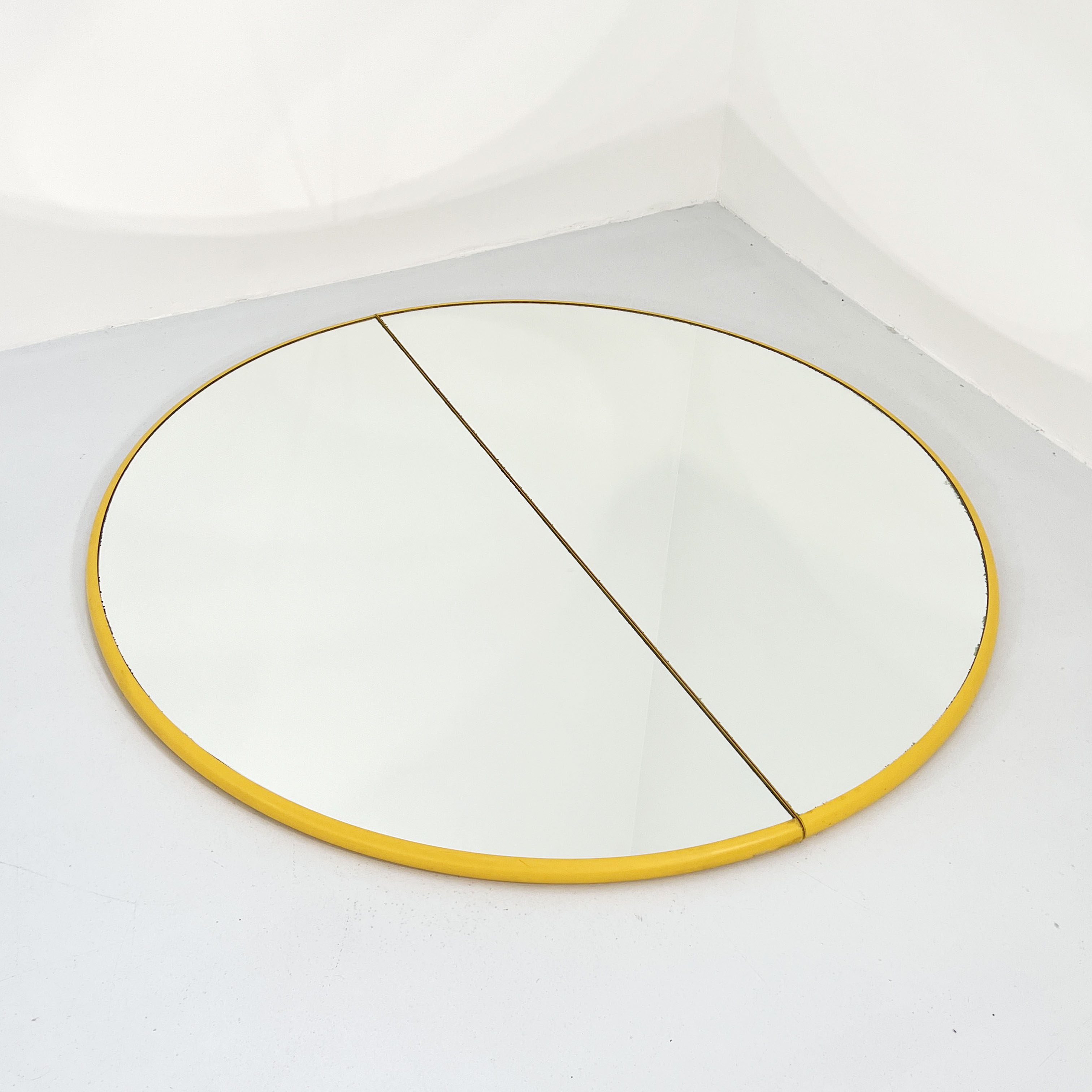 Miroir jaune demi-cercle, 1970s