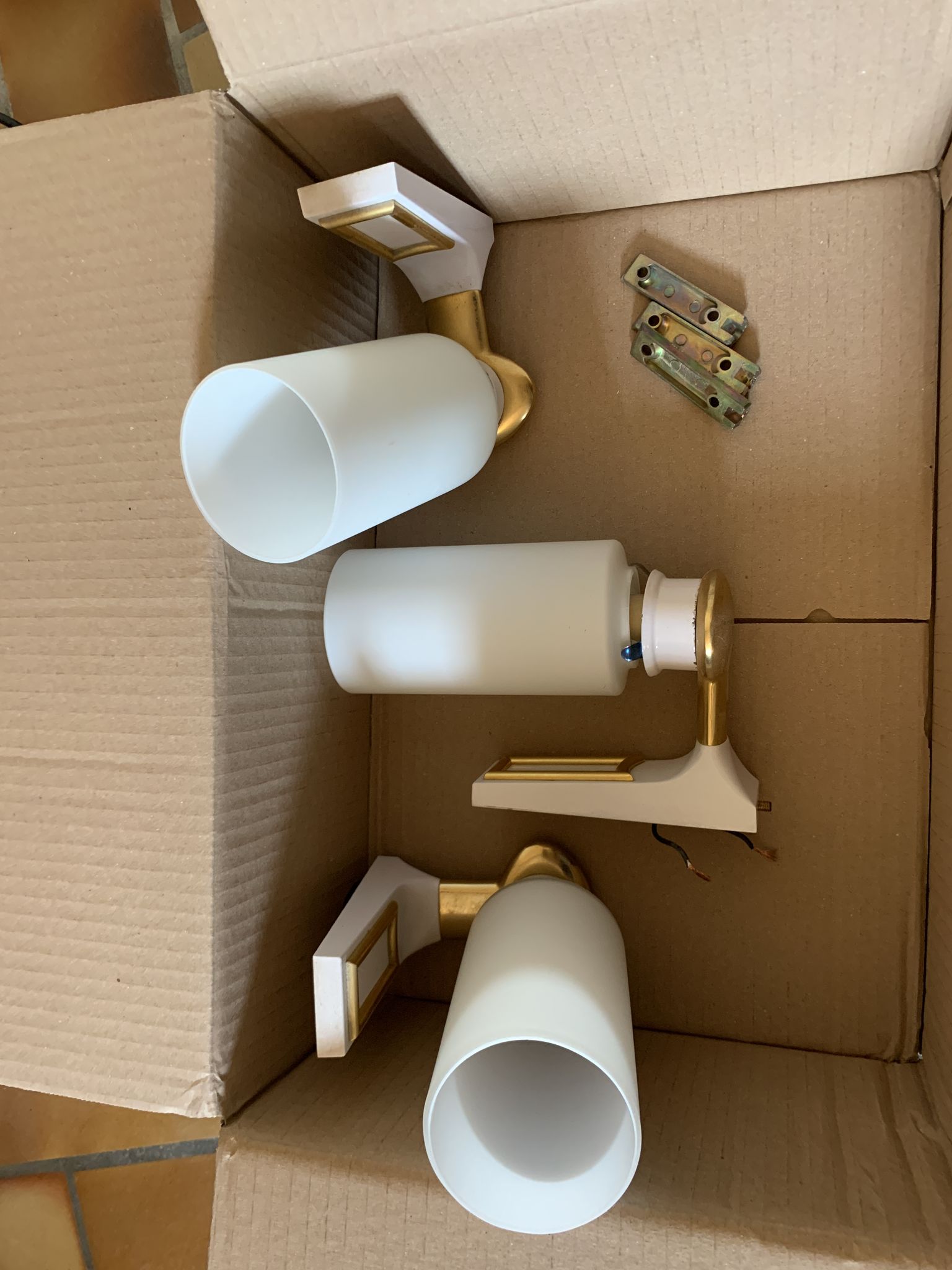 White and gold ceramic wall light